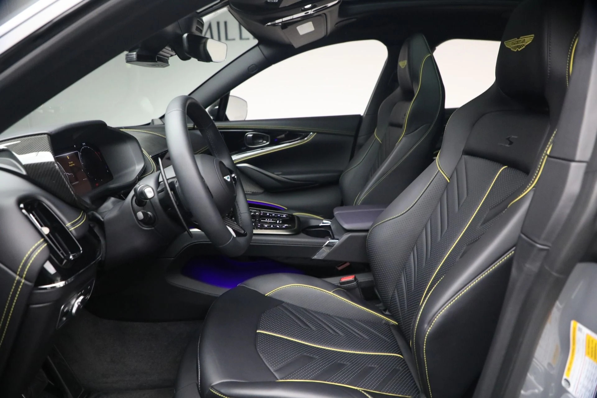 mph013_79085240_New_2026_Aston_Martin_DBX_S_1787860689_7a7ff8683d