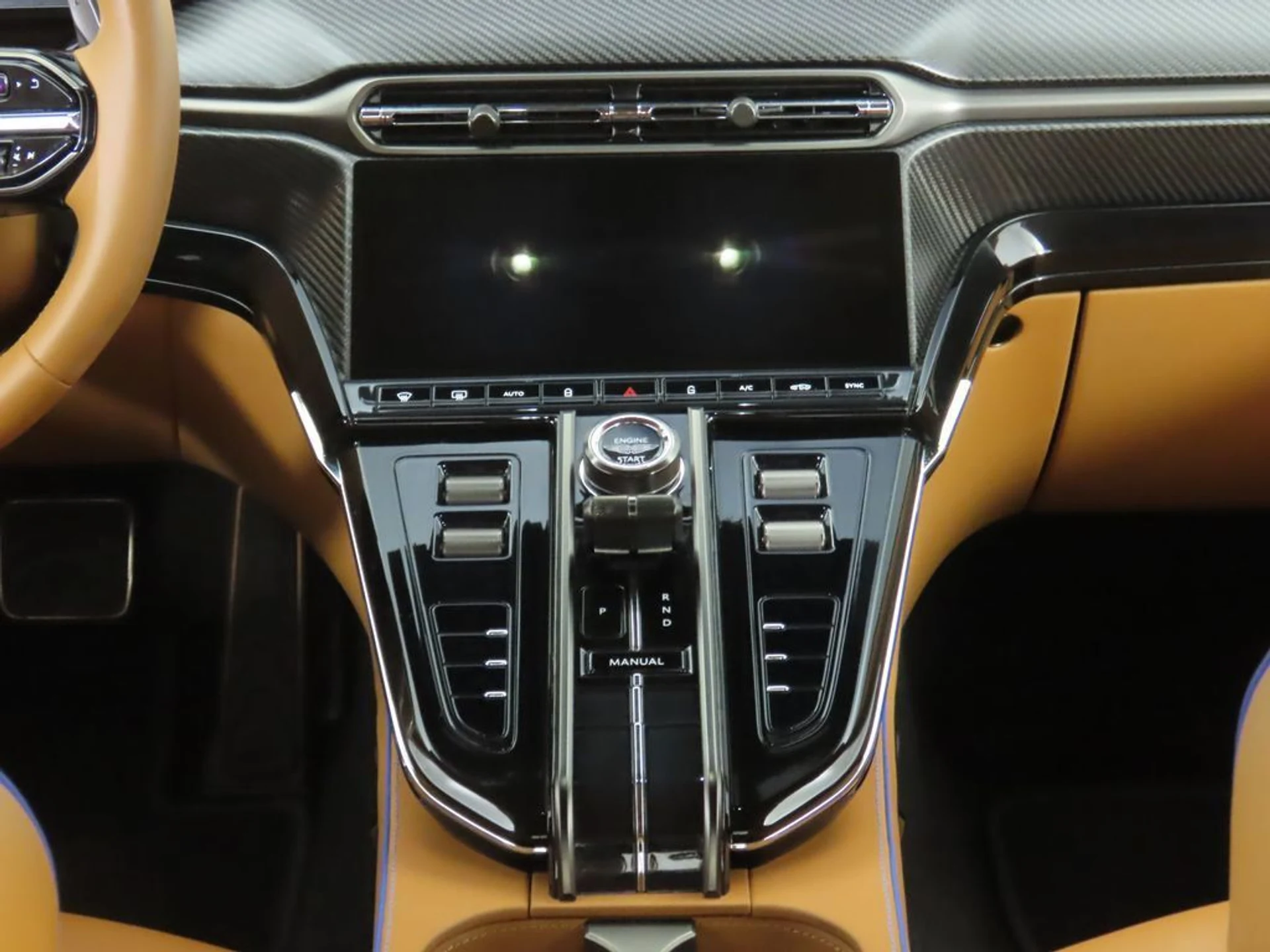 mph013_794108333_used_2025_aston_martin_vantage_coupe_8119_22982466_14_1024_5a0d49f7e6