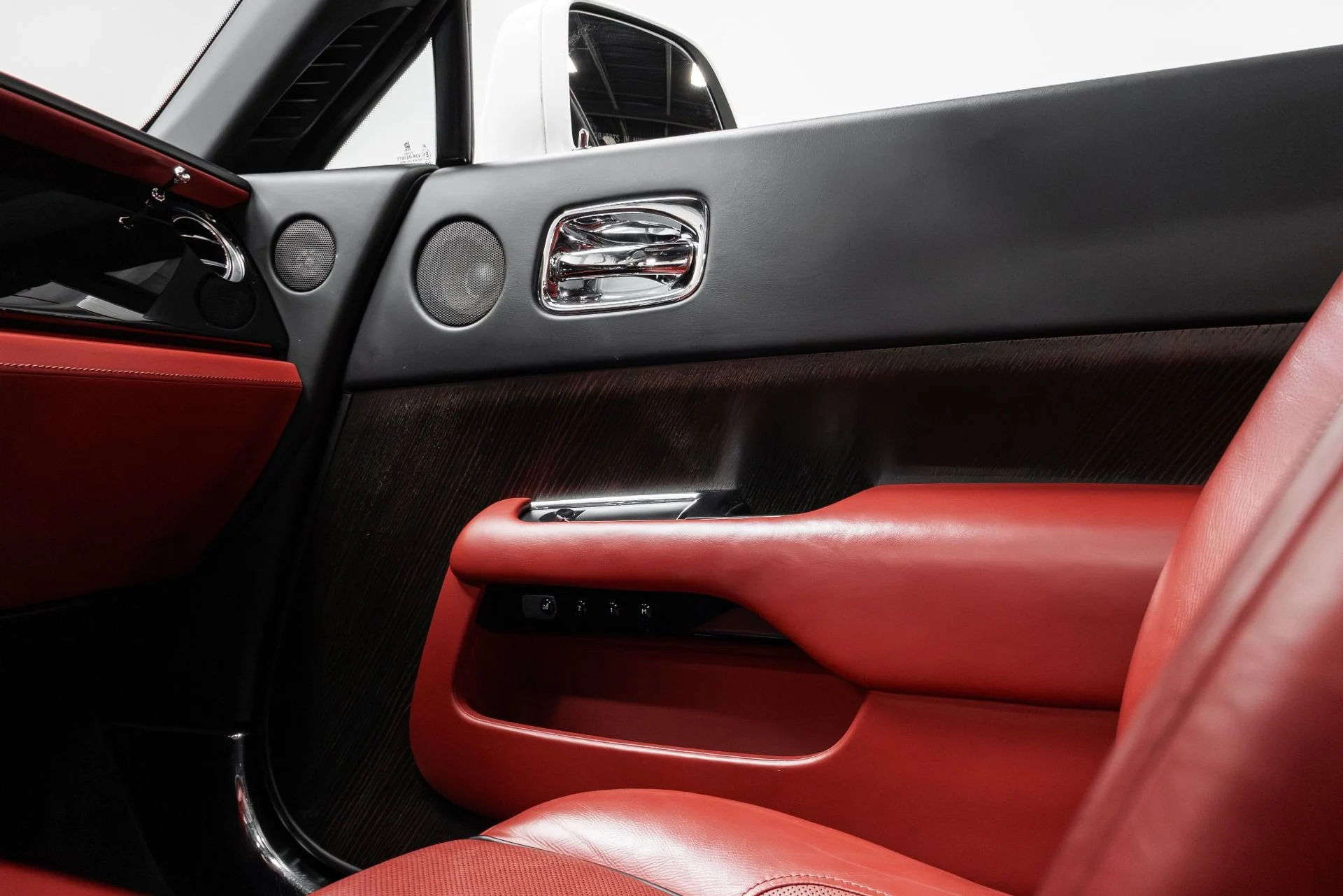 mph013_80150812_Used_2014_Rolls_Royce_Wraith_1768708128_e2a4be39aa