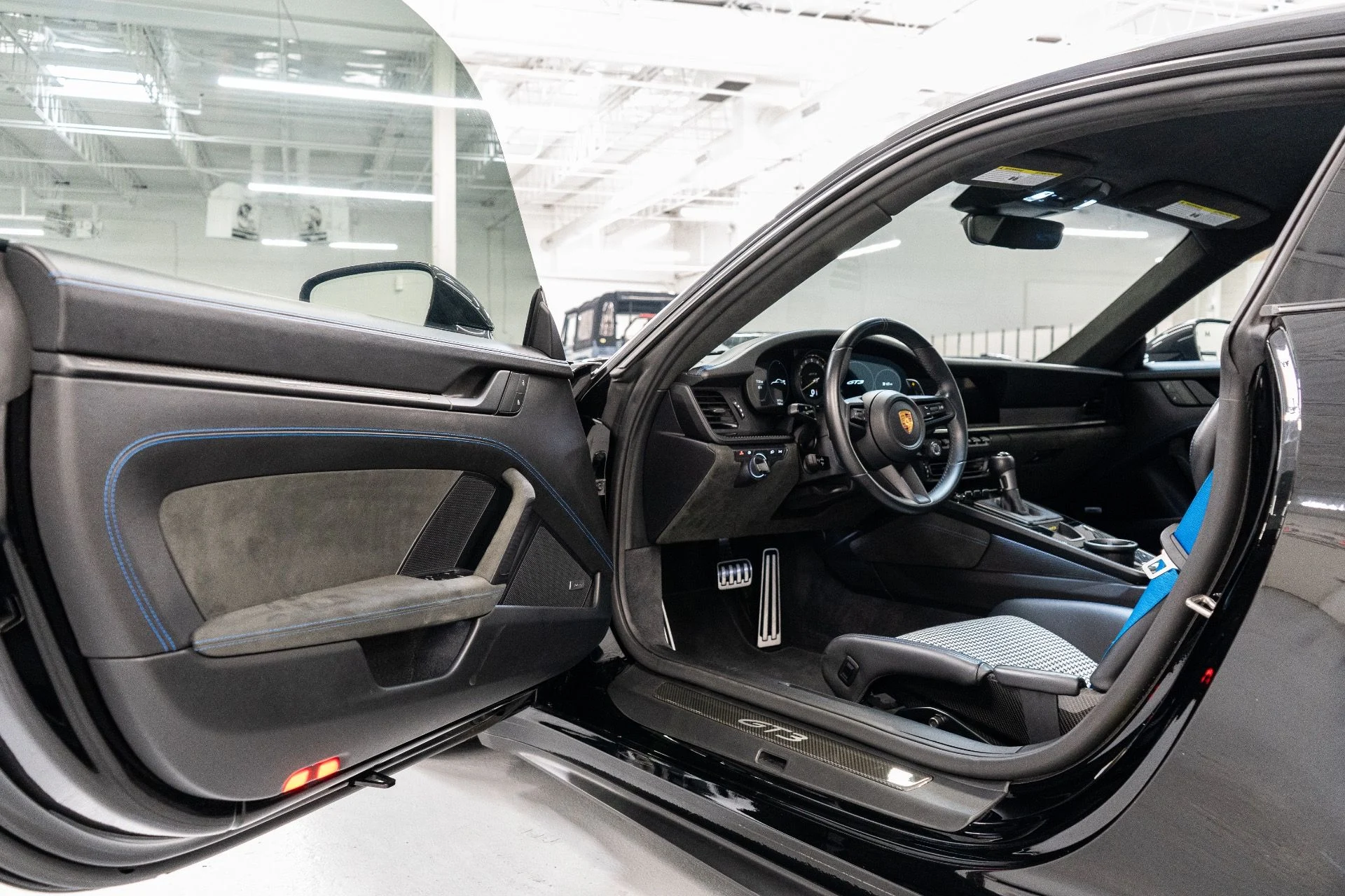 mph013_806762319_Used_2022_Porsche_911_GT_3_1766000895_0bfefa4424