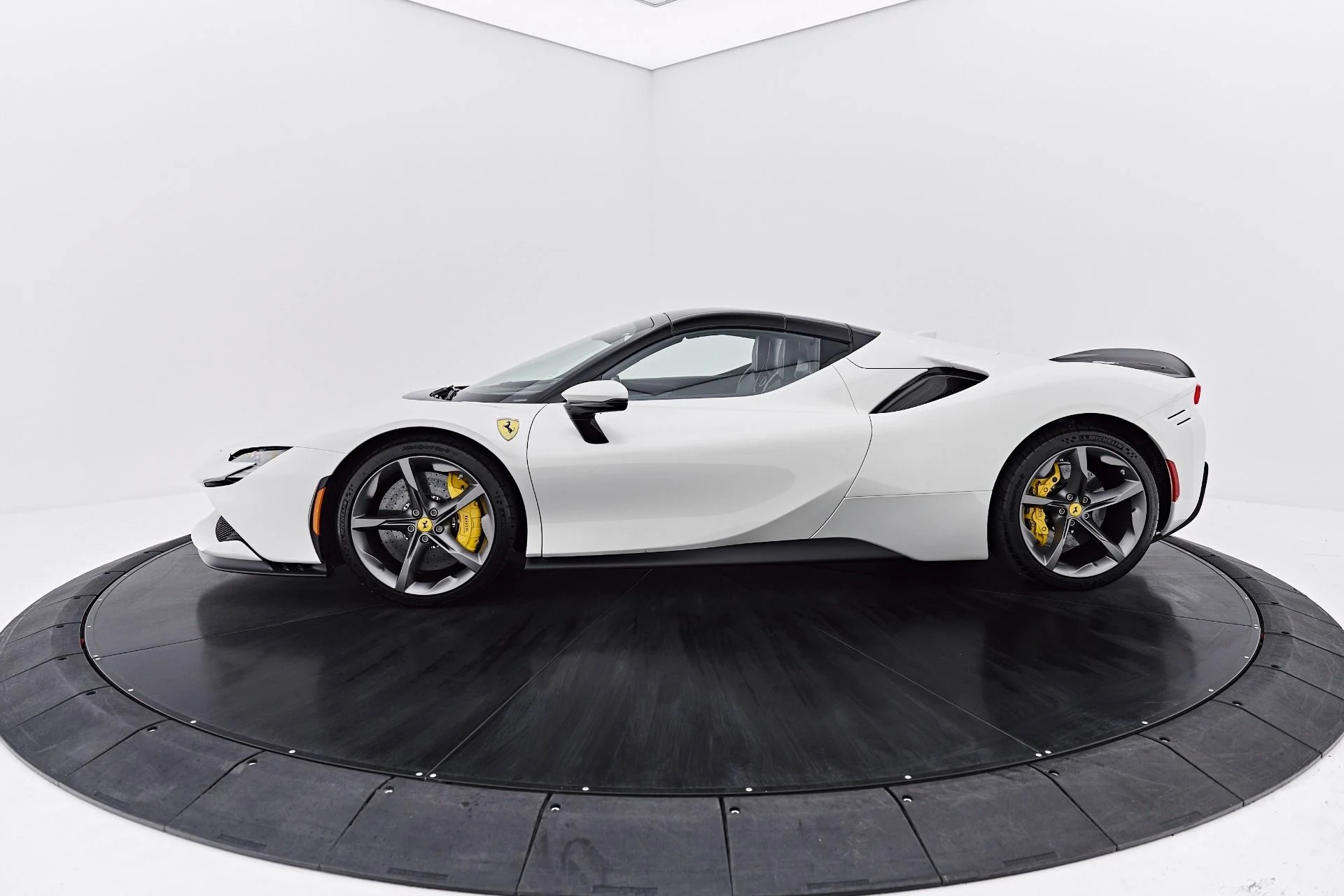 mph013_818472896_Used_2022_Ferrari_SF_90_Spider_Base_1787100299_8951e6d11c