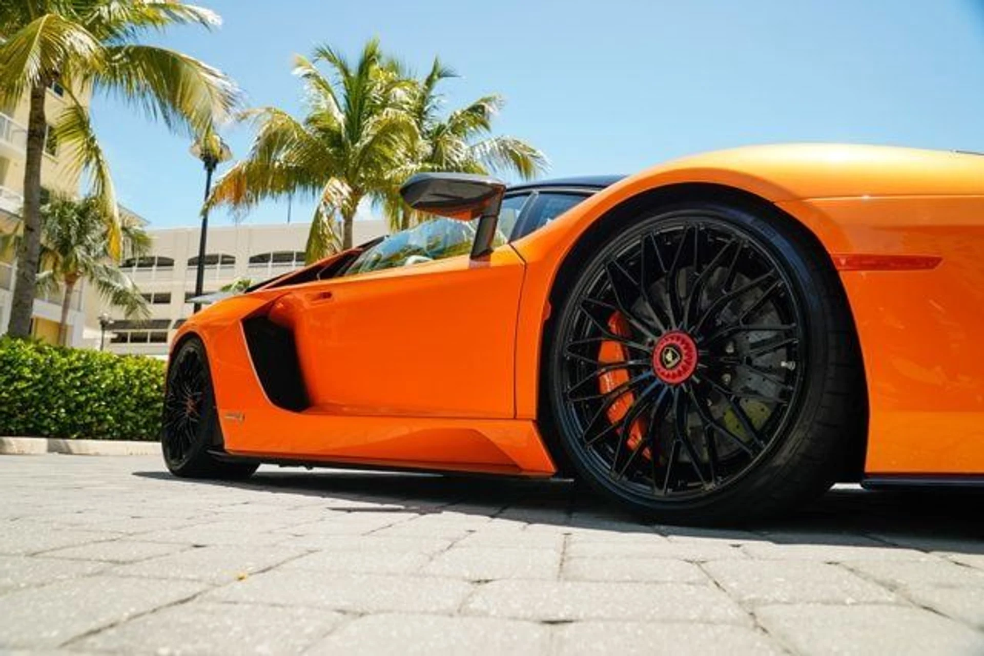 mph013_818664524_used_2018_lamborghini_aventador_sroadster_14354_22897283_14_640_5773b99d3d