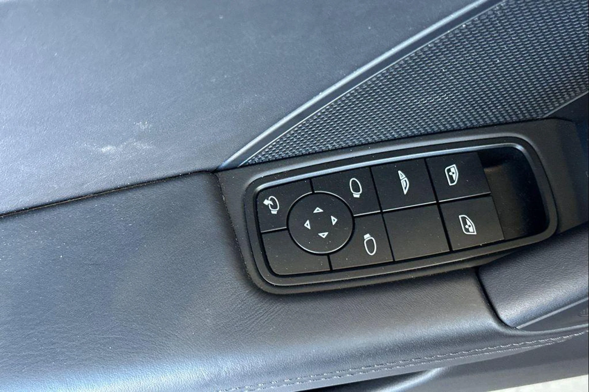 mph013_825192118_L_39x_Tt_I3392_Q5g_Q_Uu_Pyv6_Ba_w_c9a4987872