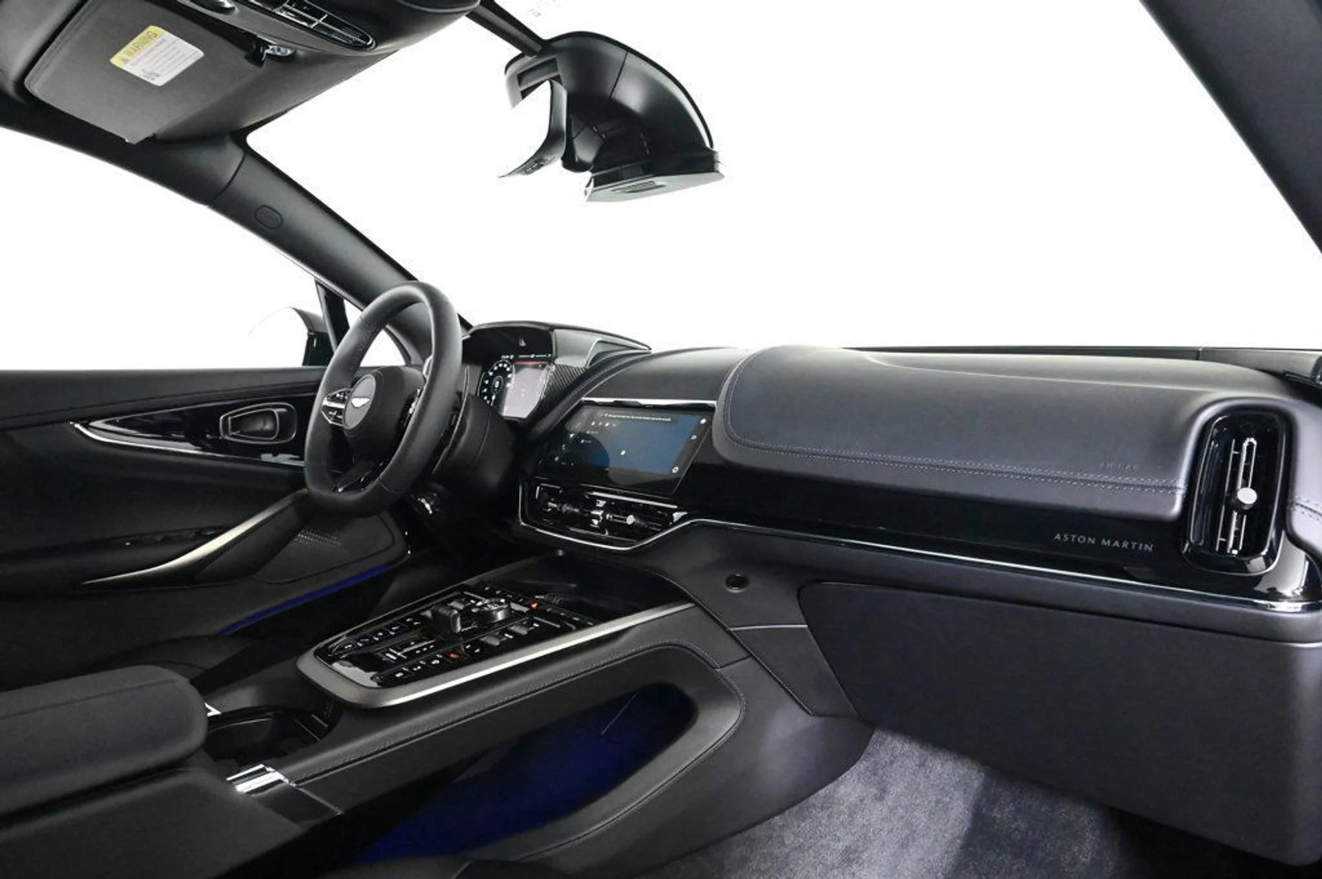 mph013_833097497_new_2026_aston_martin_dbx_707awd_11350_22968751_14_1024_06fa7e7d11