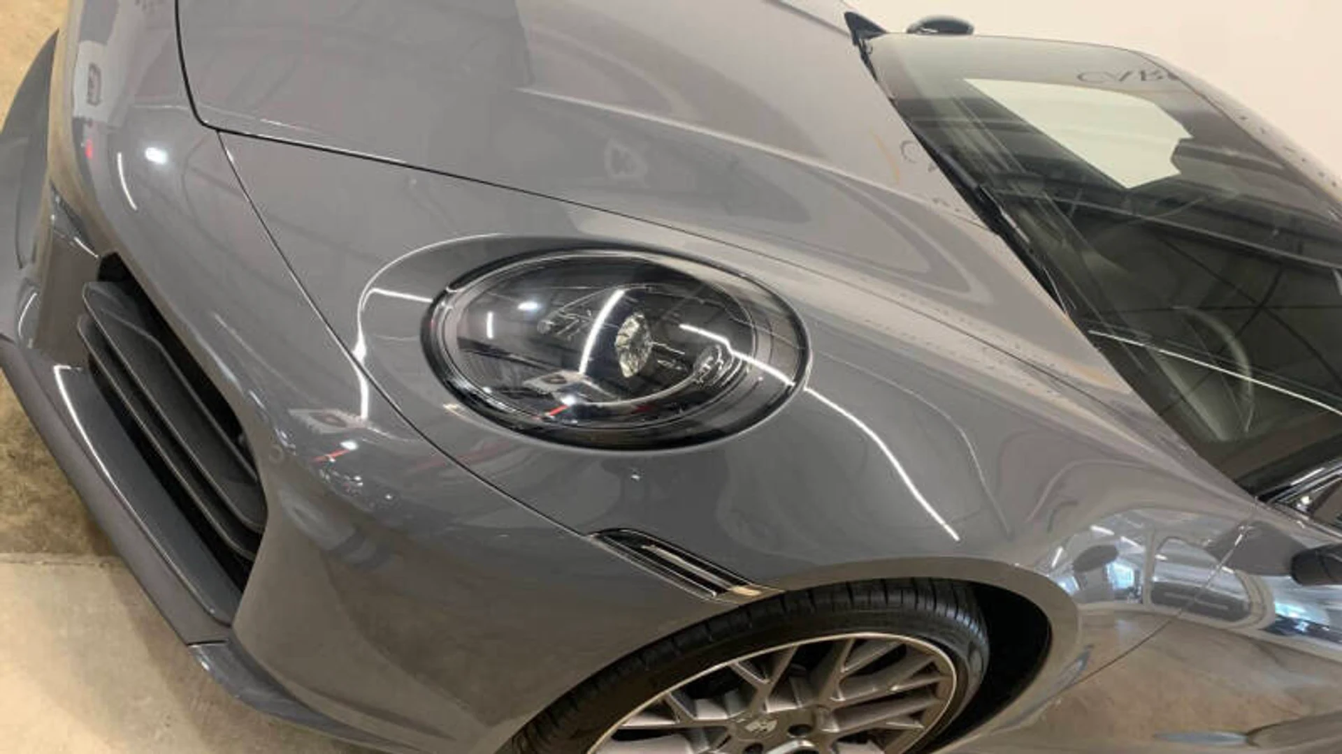 mph013_836643067_2025_porsche_911_carrera_2dr_coupe_8bed8985e9