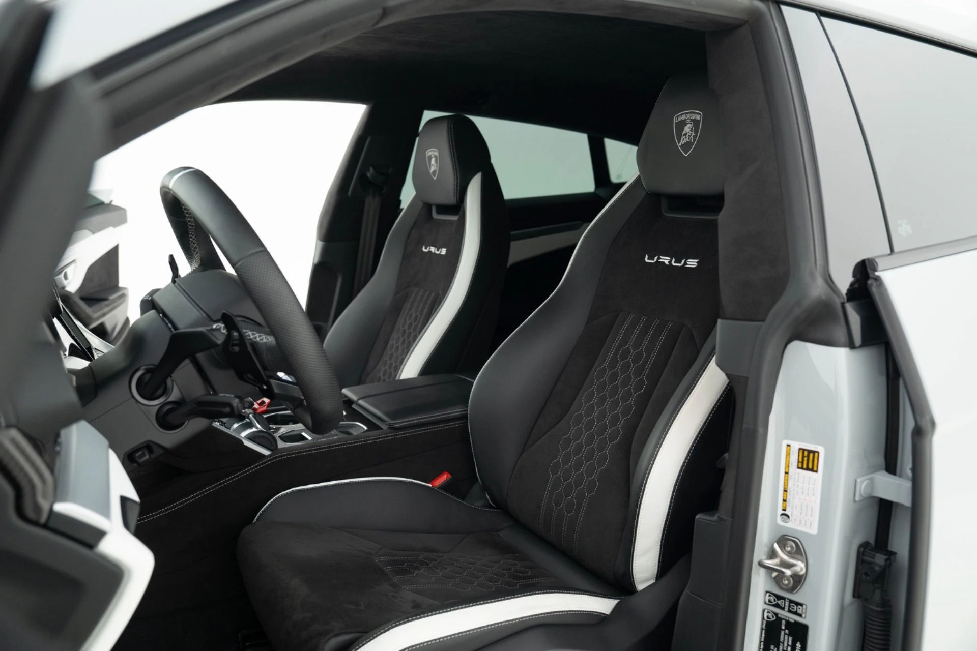 mph013_85813175_Used_2024_Lamborghini_Urus_S_1777580735_e2bec4637e