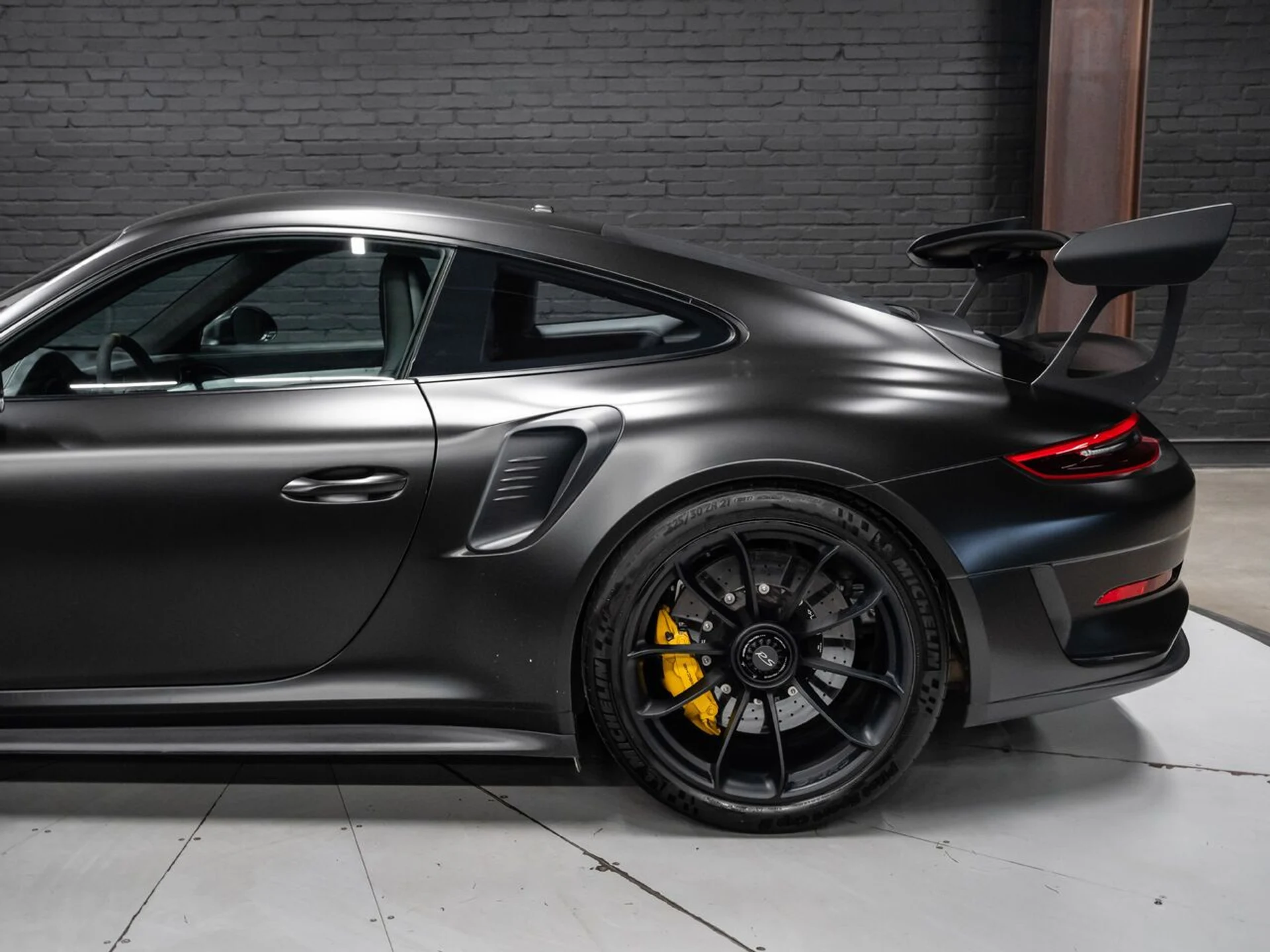 mph013_858369673_porsche_911_2019_486faf9a8b