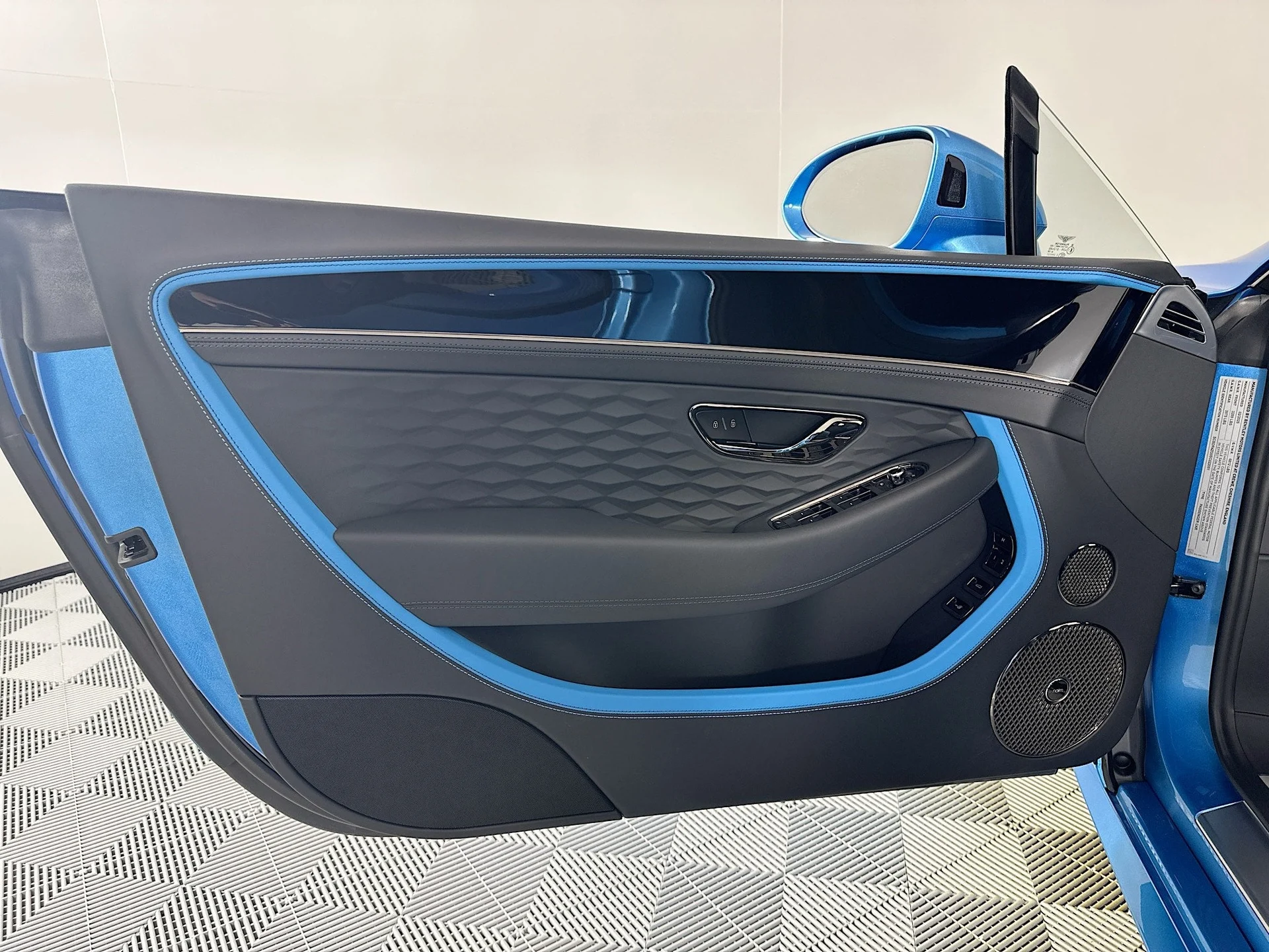 mph013_85884284_14_cca5d94773