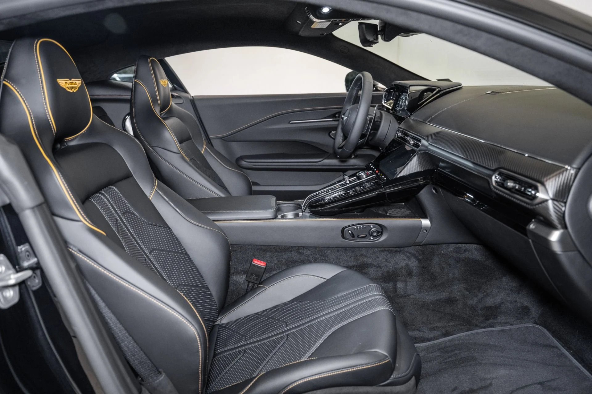 mph013_860761687_New_2026_ASTON_MARTIN_VANTAGE_1759283584_6232fde0bf