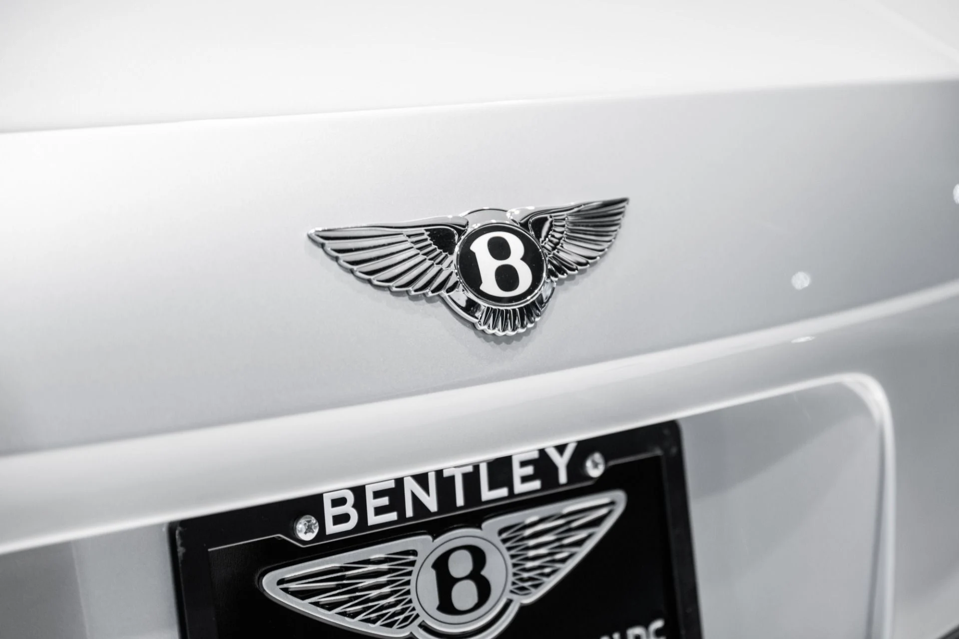 mph013_86537726_Used_2014_Bentley_Flying_Spur_1764428362_92cc976840