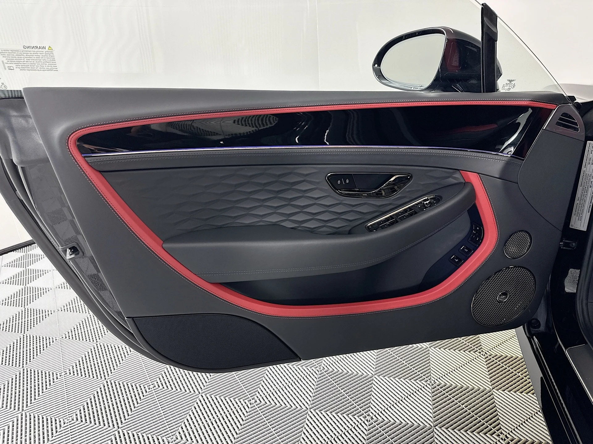 mph013_880267295_14_a68f4438f0