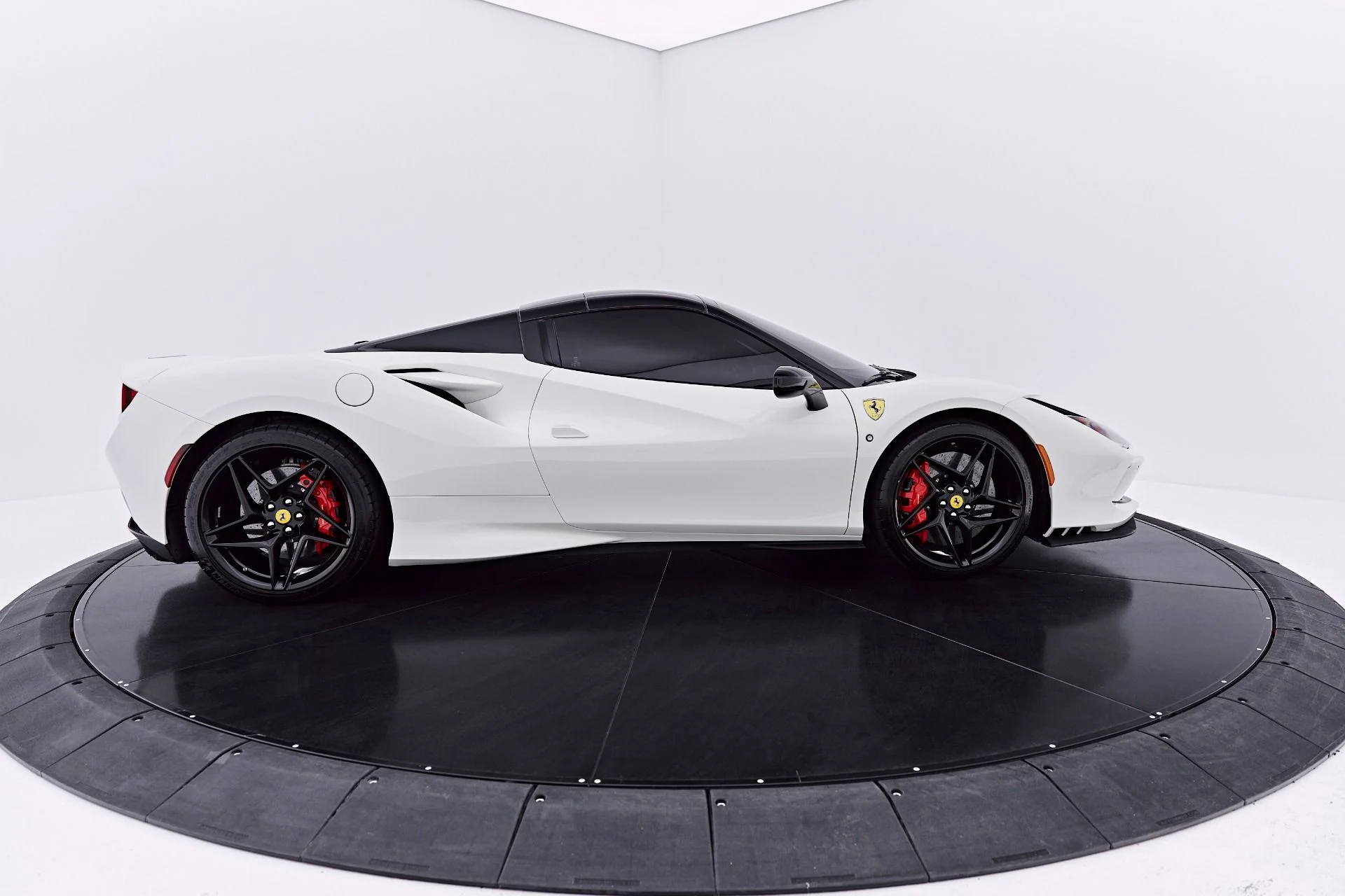mph013_885300829_Used_2022_Ferrari_F8_Spider_Base_1784162241_d51c314175