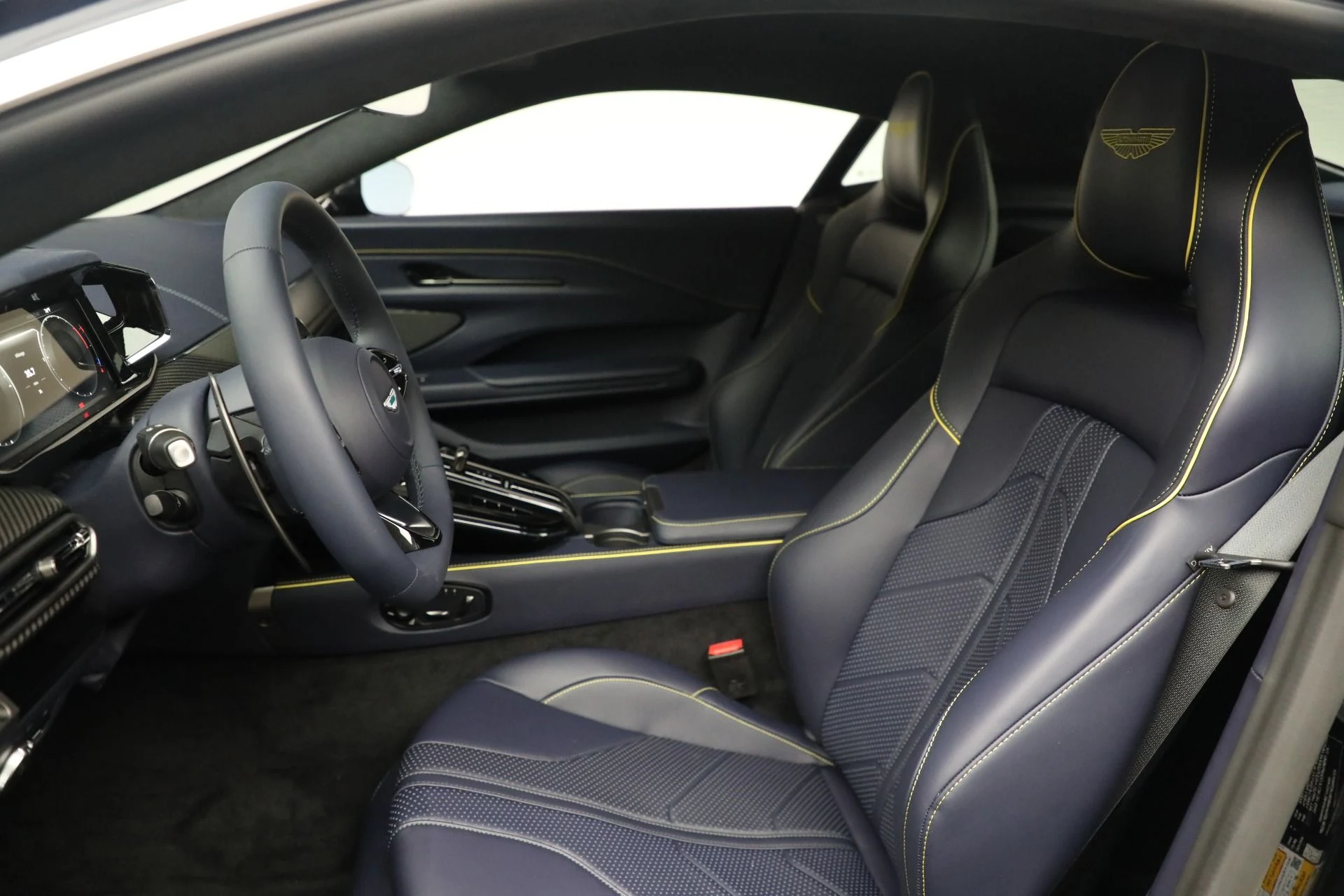 mph013_909696329_New_2026_Aston_Martin_Vantage_b6d1dd6bc4