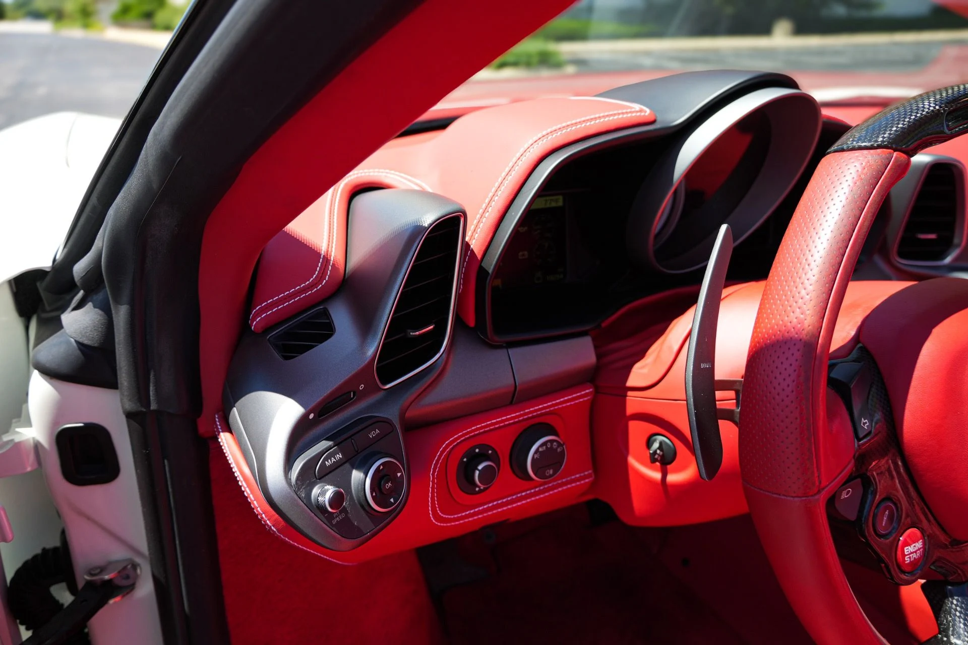 mph013_915232845_Used_2013_Ferrari_458_Spider_1781897599_975b65eff8