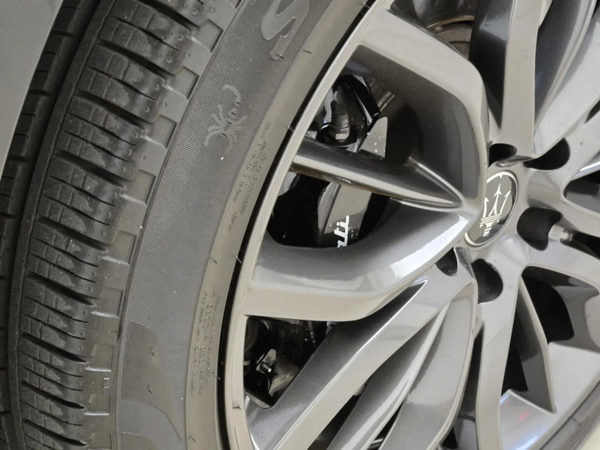 mph013_9181699_Used_2024_Maserati_Levante_GT_1777354940_745f1046d2