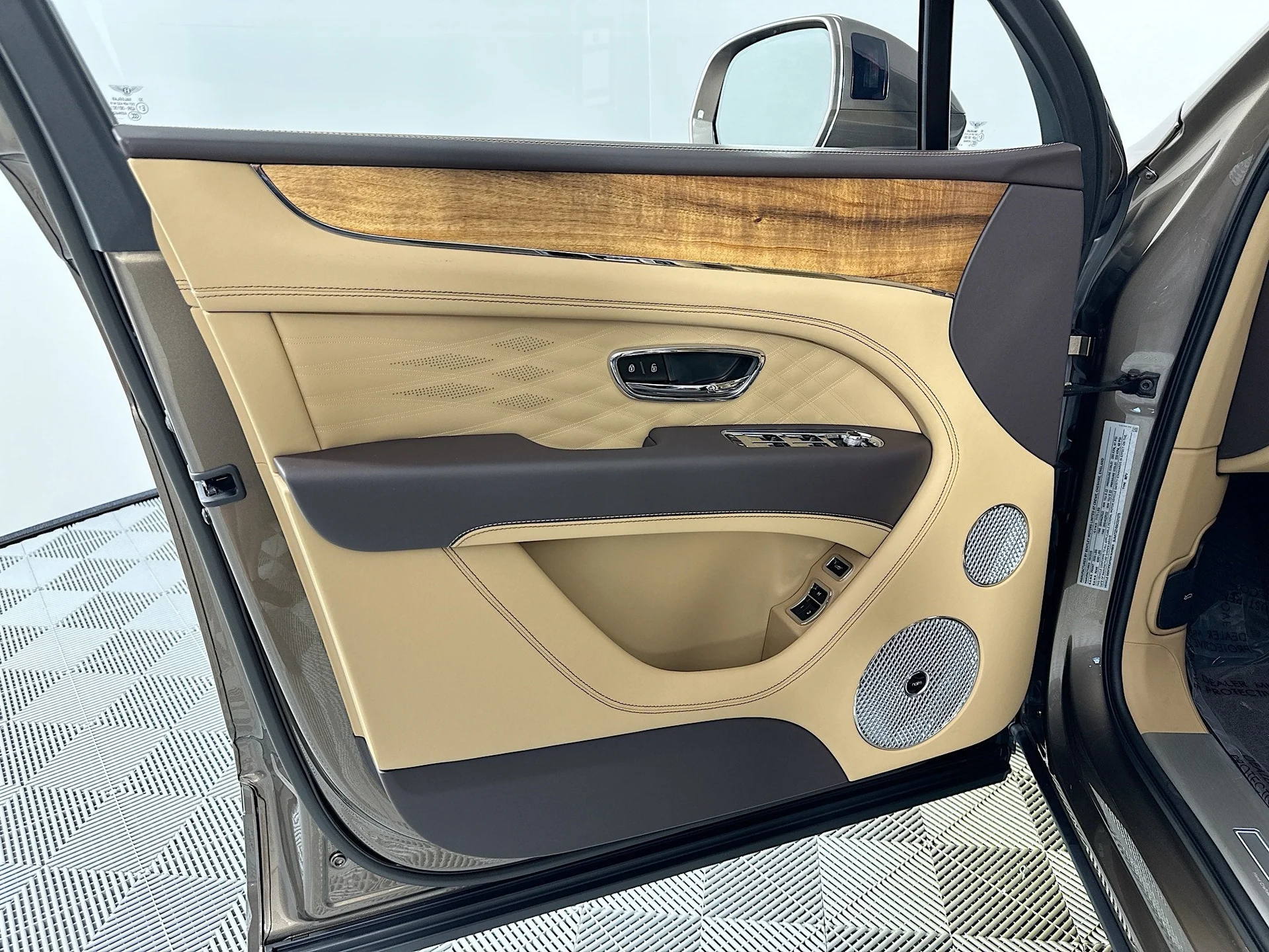 mph013_922723099_14_b2b90b9cd1