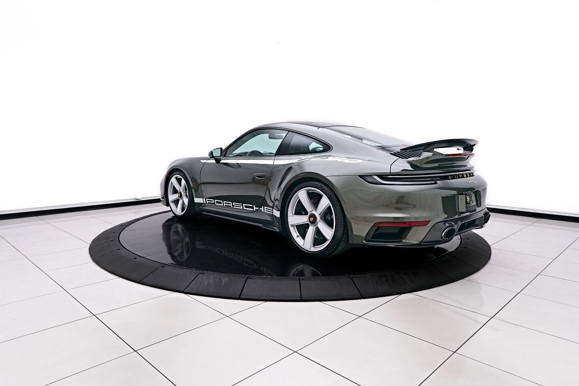 mph013_923427390_Used_2025_Porsche_911_Turbo_1757541207_c2f5805411