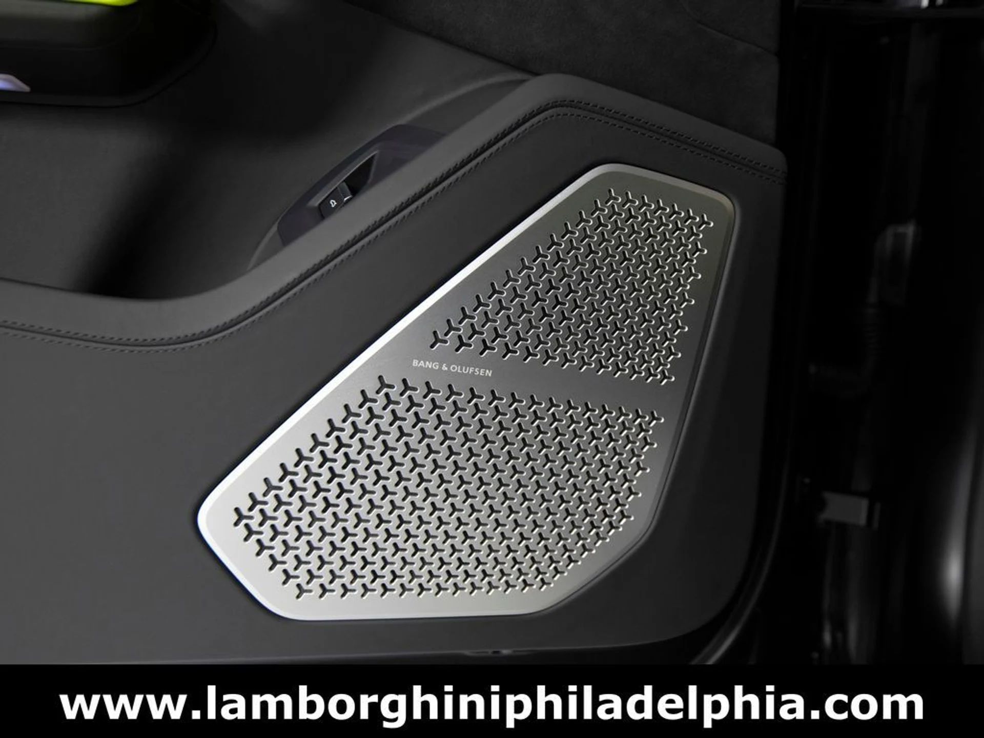 mph013_935687675_0202d588cab72642be70dde7482bdb36x_ab28e6e641