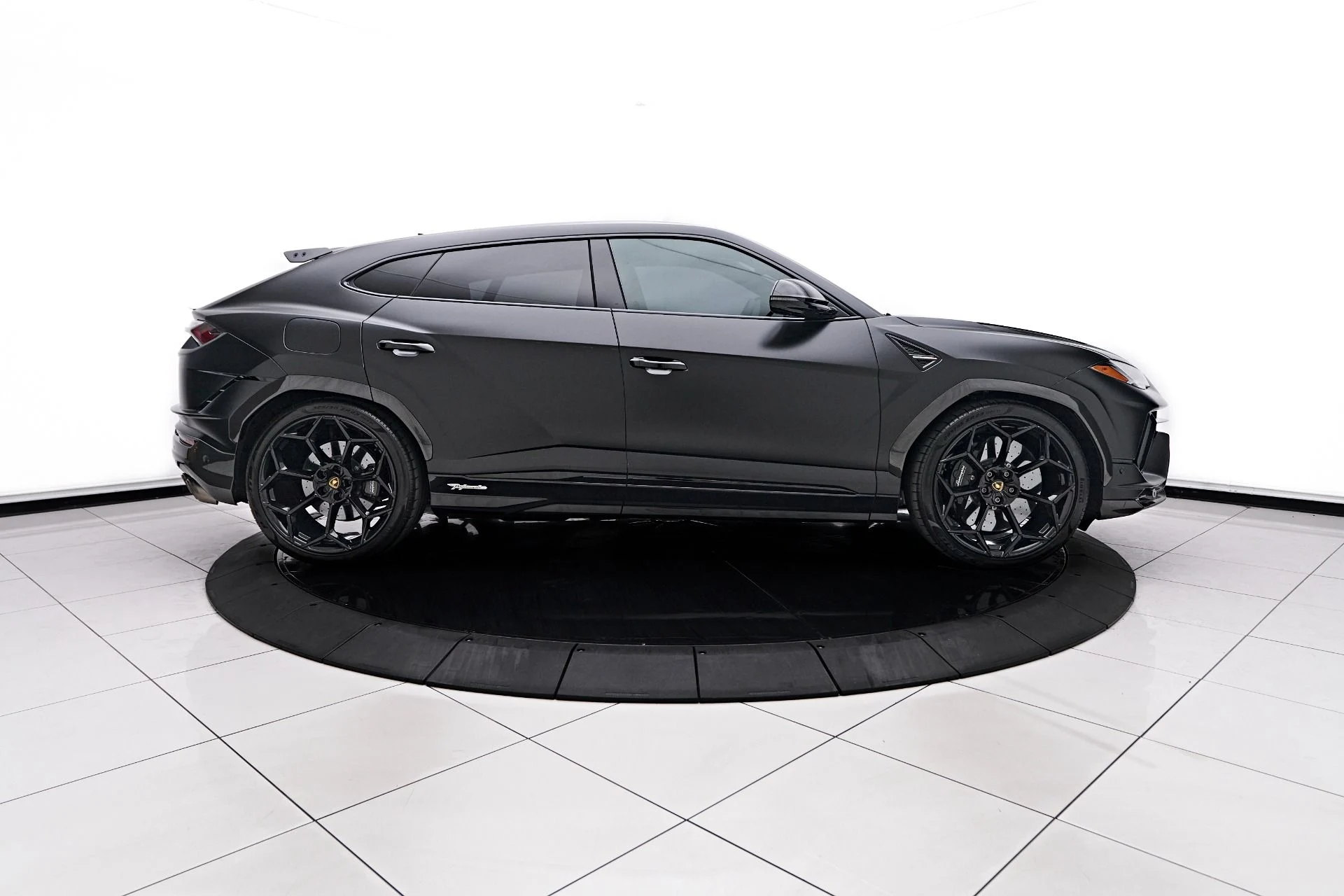mph013_937366309_Used_2023_Lamborghini_Urus_Performante_1756943483_4e6fd49157