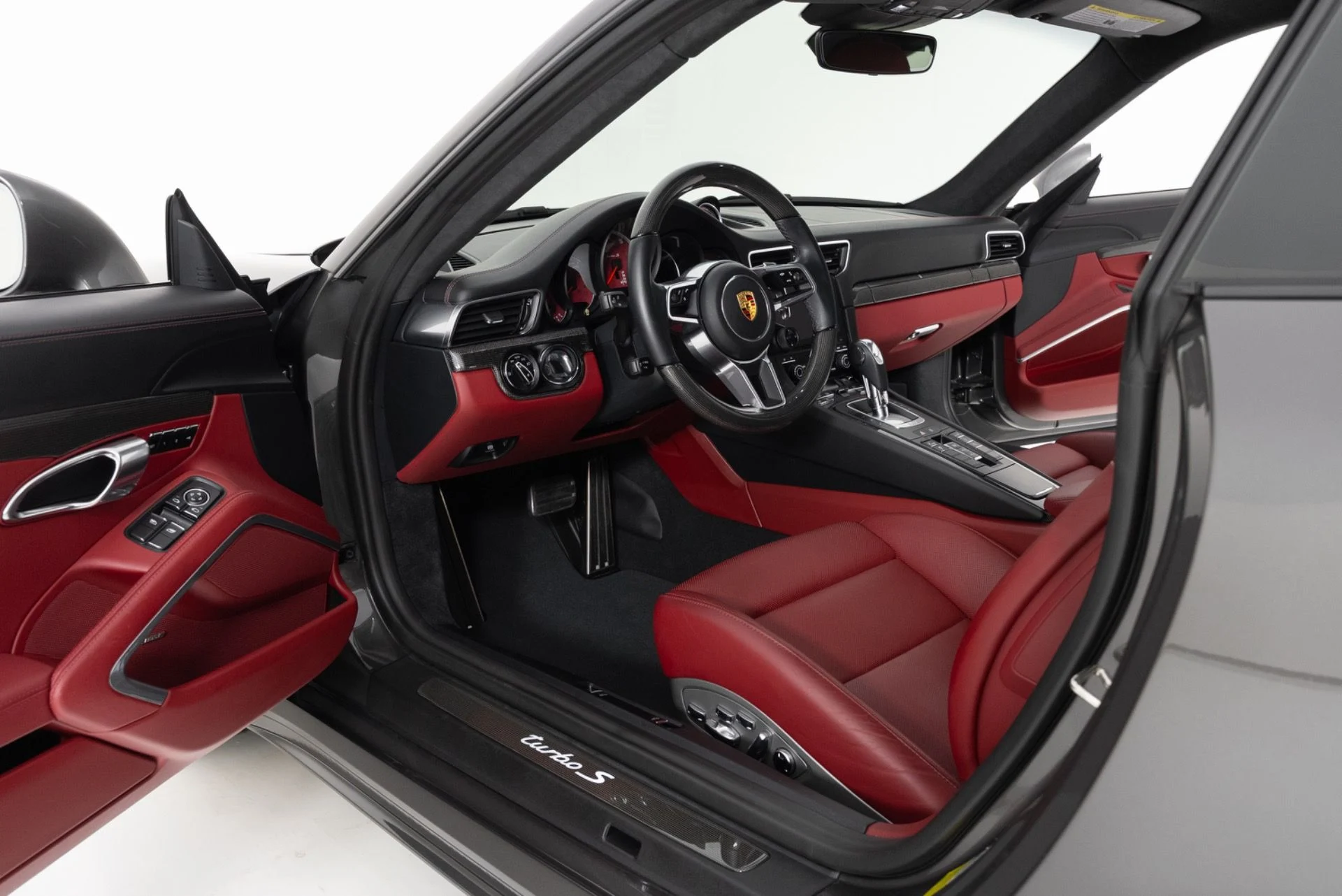 mph013_938186207_Used_2019_Porsche_911_Turbo_S_1774999638_6e06edcff4