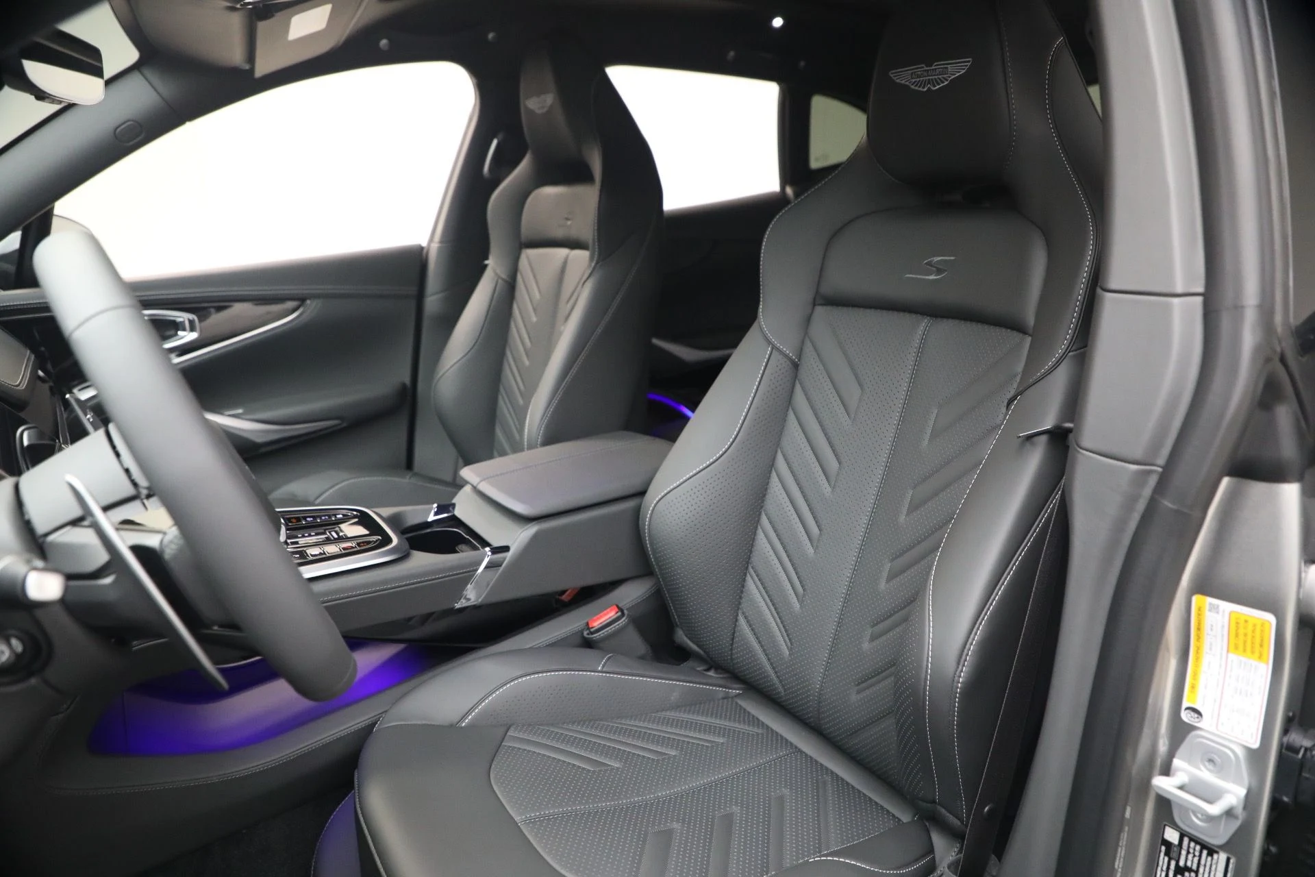 mph013_946024153_New_2026_Aston_Martin_DBX_S_1779192490_2f2fd039d0