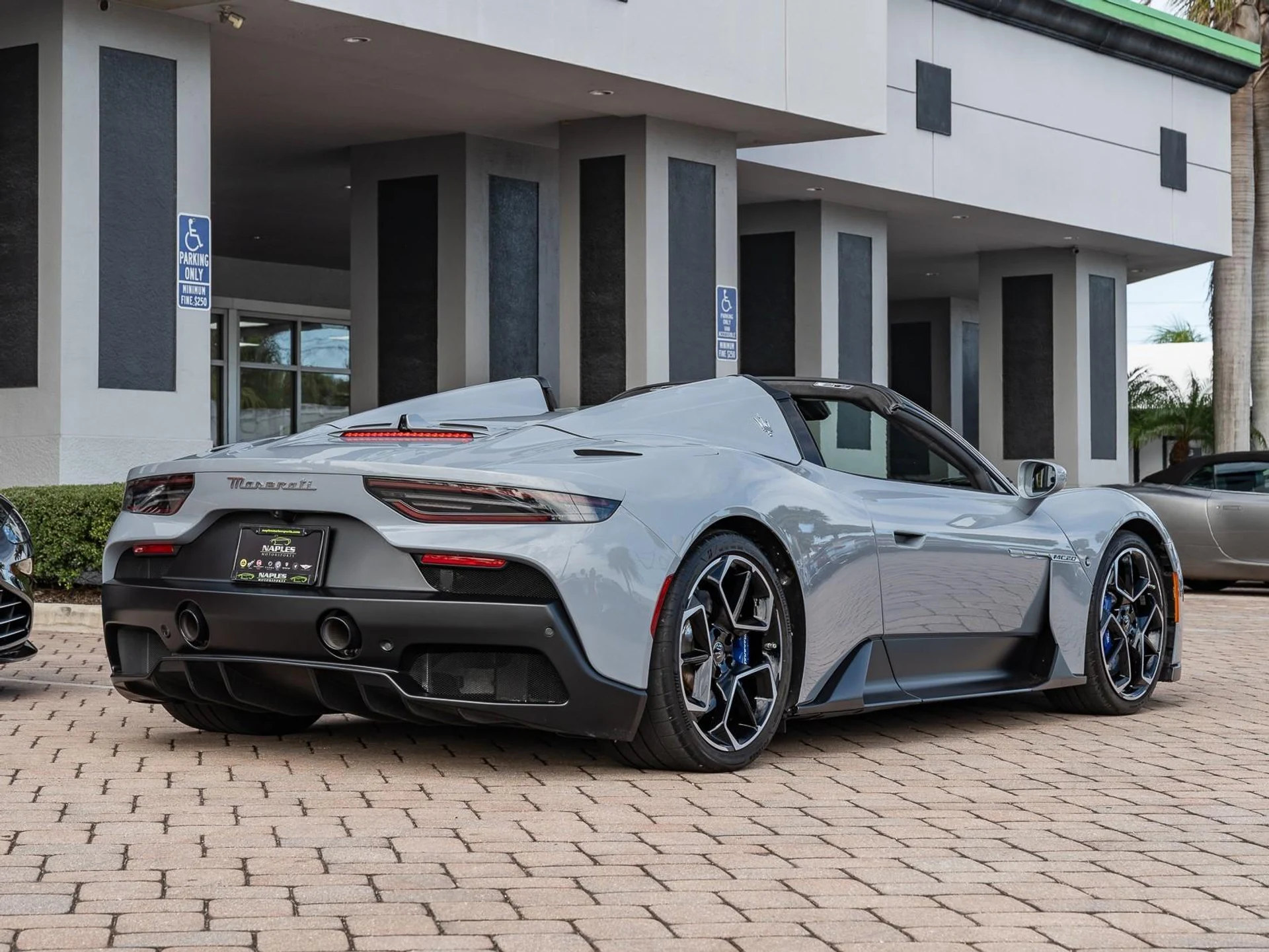 mph013_946503115_Used_2023_Maserati_MC_20_Cielo_1753203976_2702ce9528