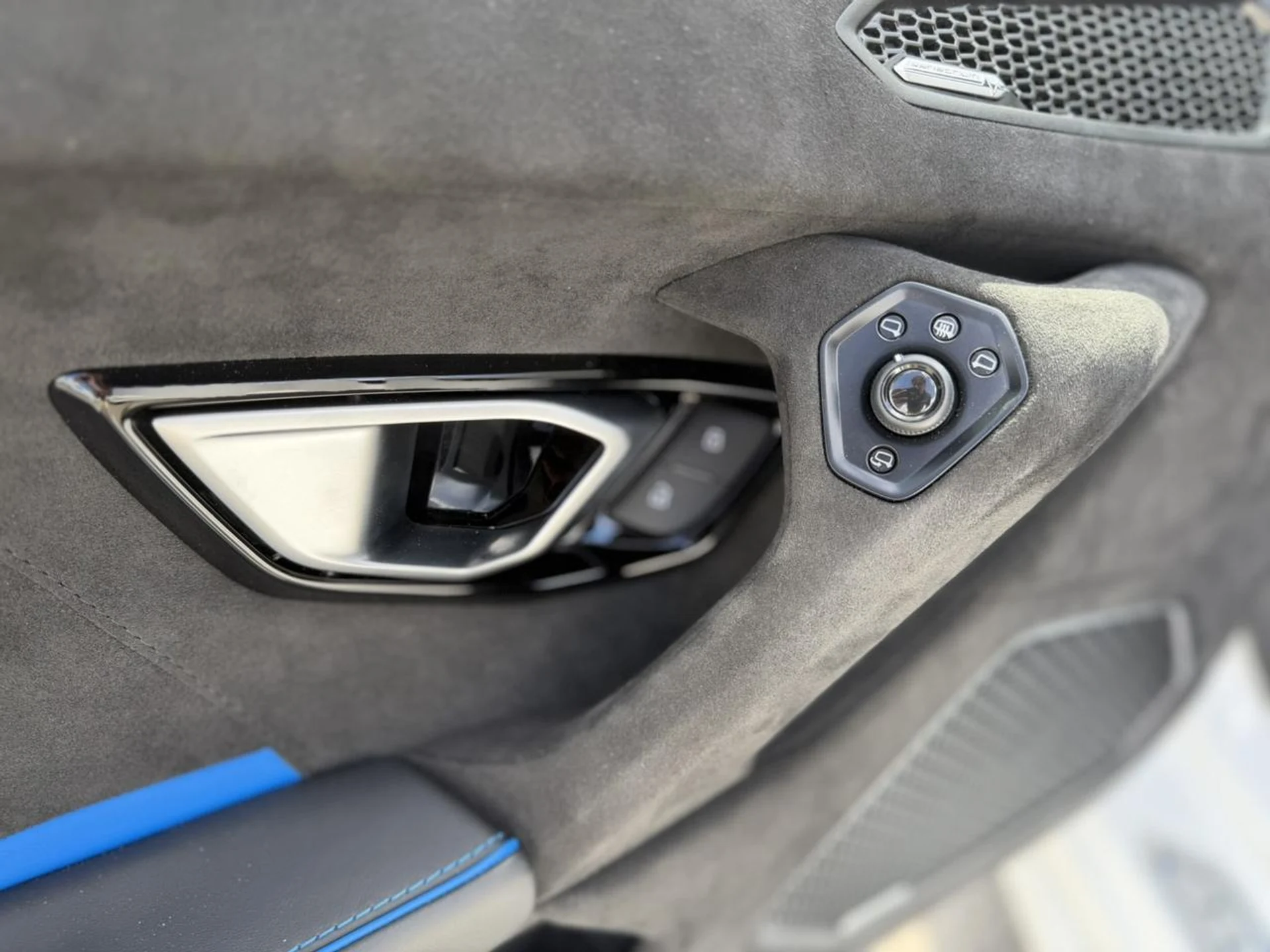 mph013_946963878_e6a042d015dce51a0b8ae2963860570d_585cbdefcc