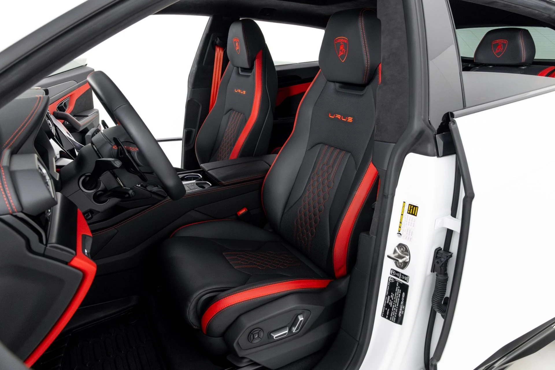 mph013_947904648_Used_2024_Lamborghini_Urus_S_1765302045_d0a4739a46