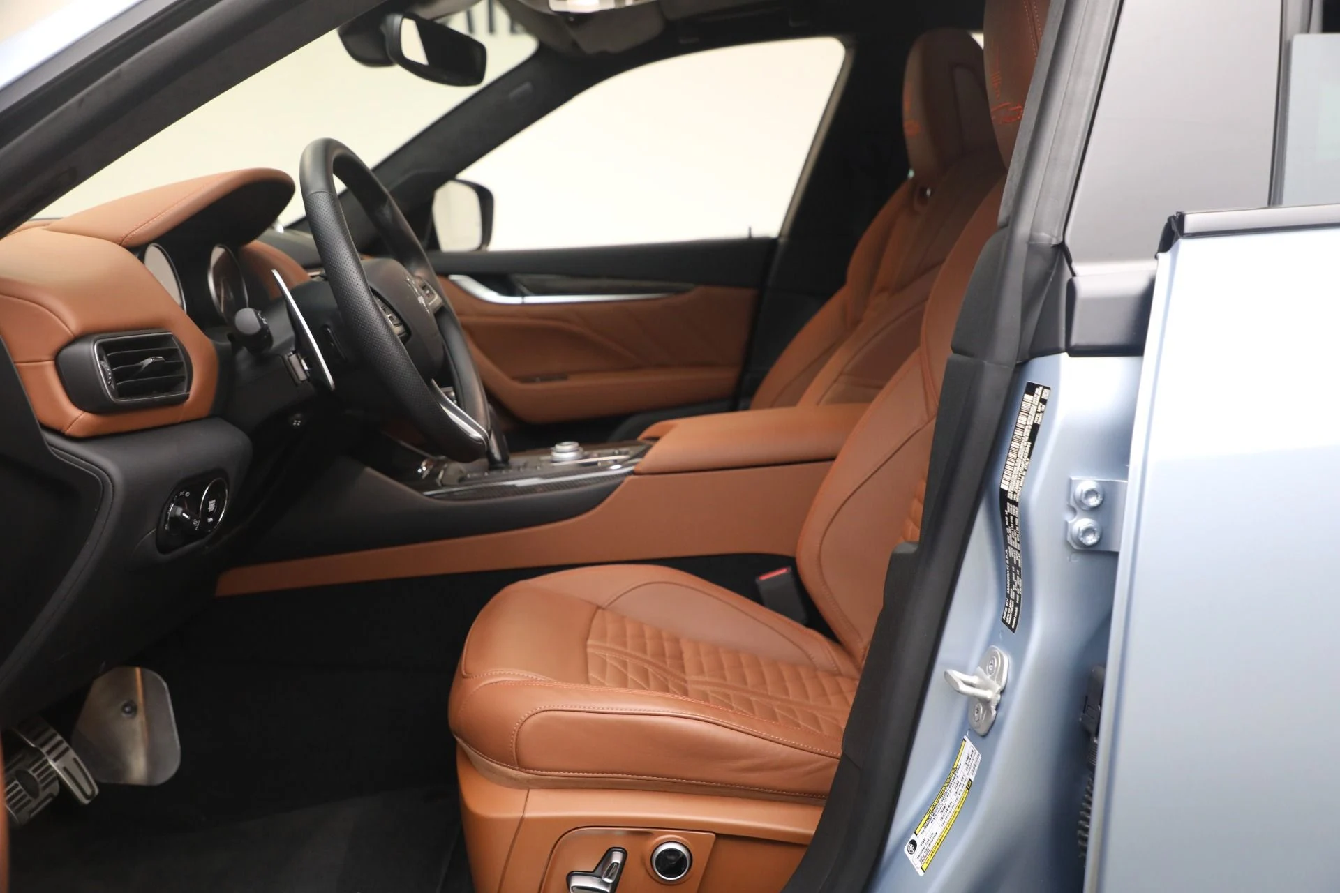 mph013_962969387_Used_2023_Maserati_Levante_F_Tributo_1764365135_bab40f0568