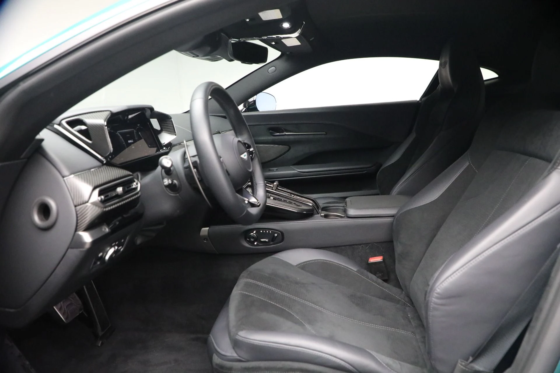 mph013_974946020_Used_2025_Aston_Martin_Vantage_1766592758_48d4a56ac4