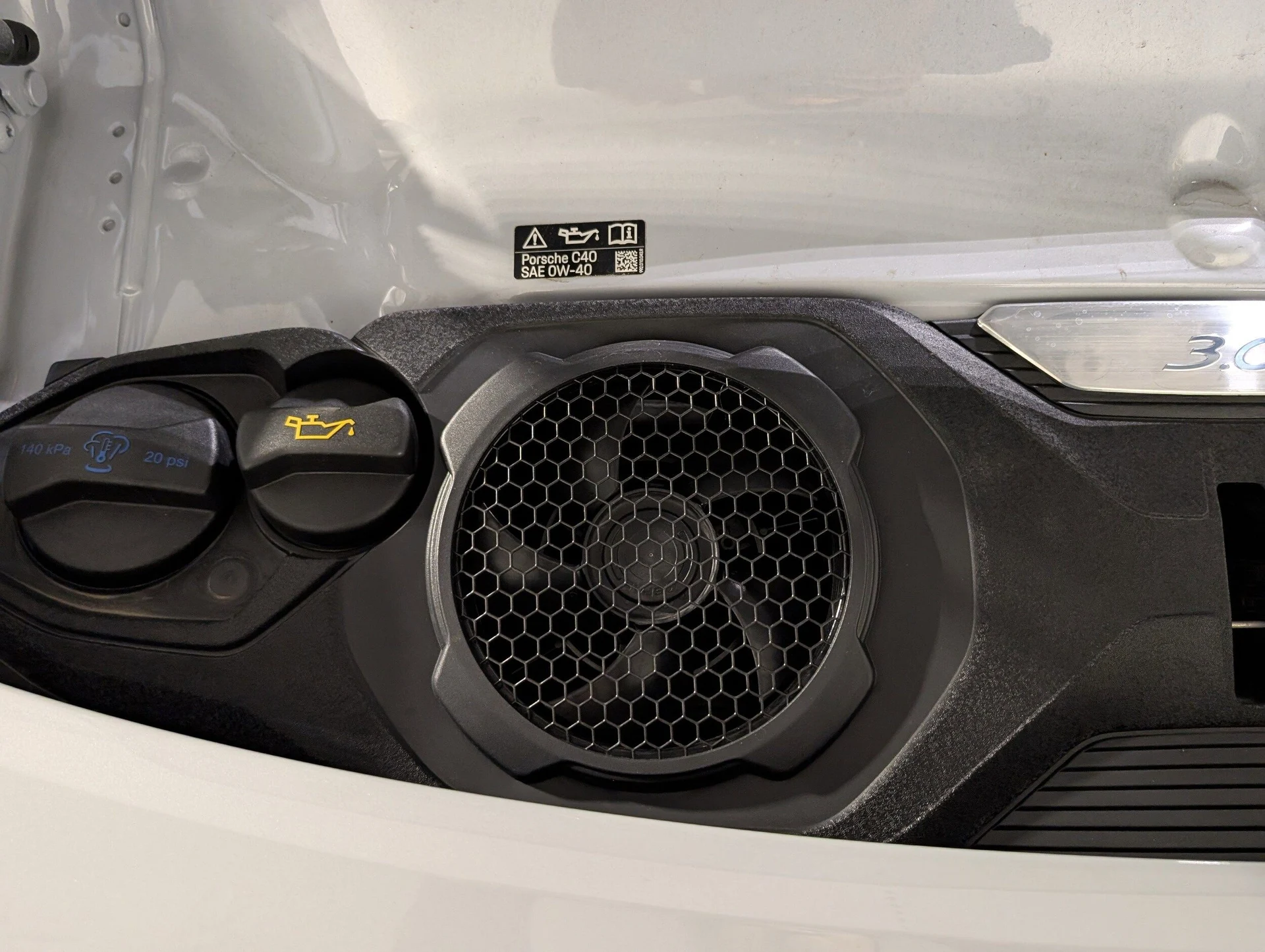 mph013_982362891_d3a6d0c242c08327c3a34c7bcabe71a1x_09c4e3d0f3