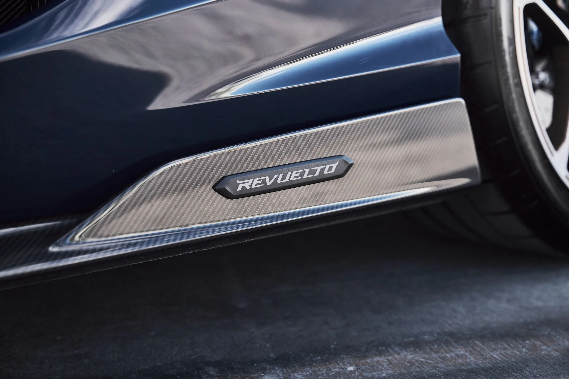 mph013_983889164_Used_2025_Lamborghini_Revuelto_Base_1777078065_40d6a16cb4