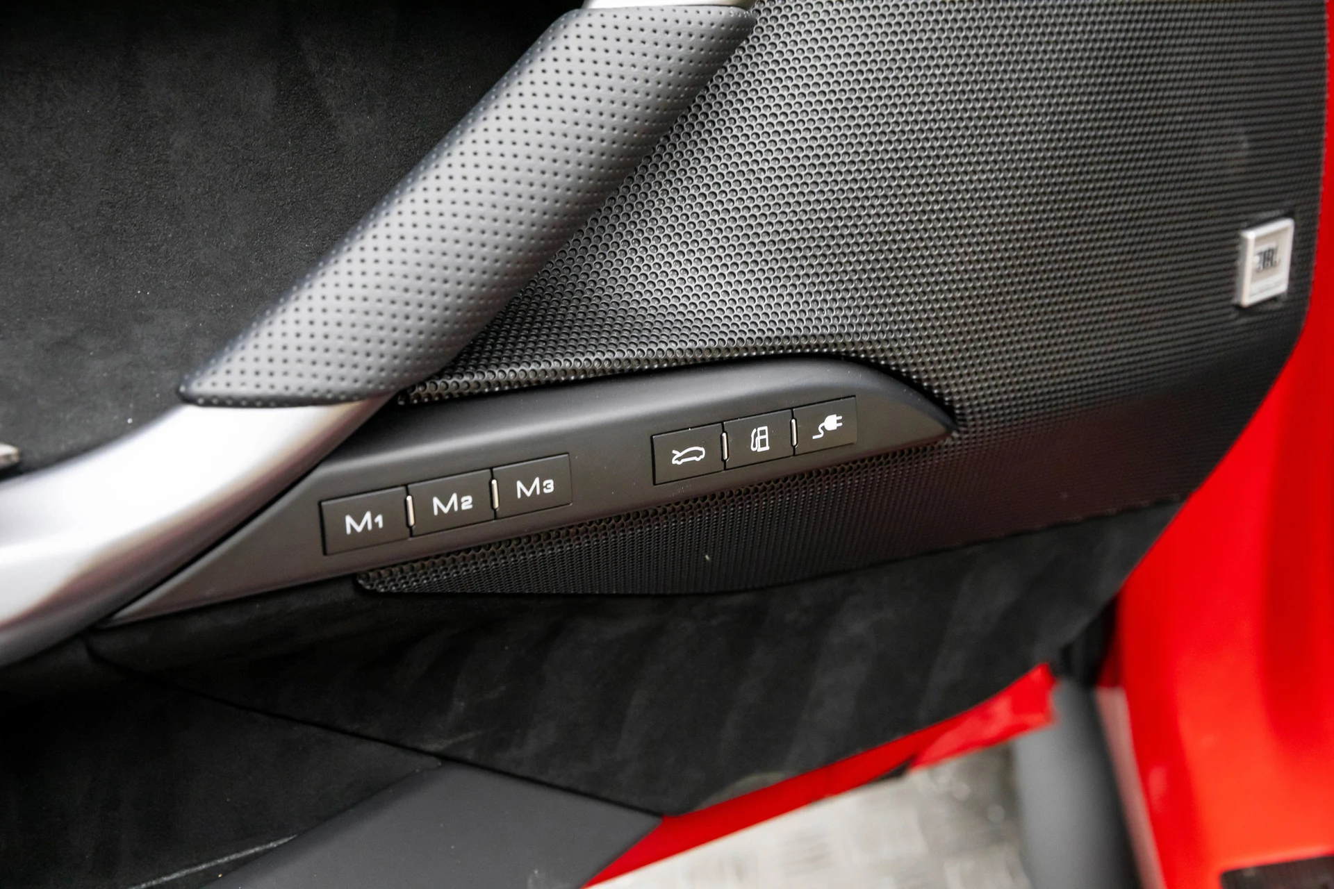 mph013_998878492_d2e81fe14a1340ddb91d26155d35e0f1_e7e0a817e2