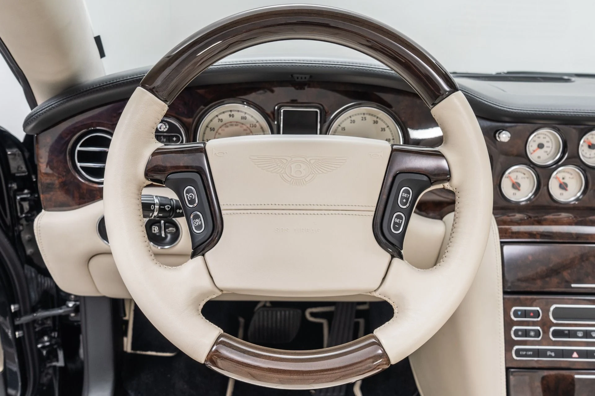 mph014_1025122245_Used_2009_Bentley_Azure_1776719869_6ab893899a