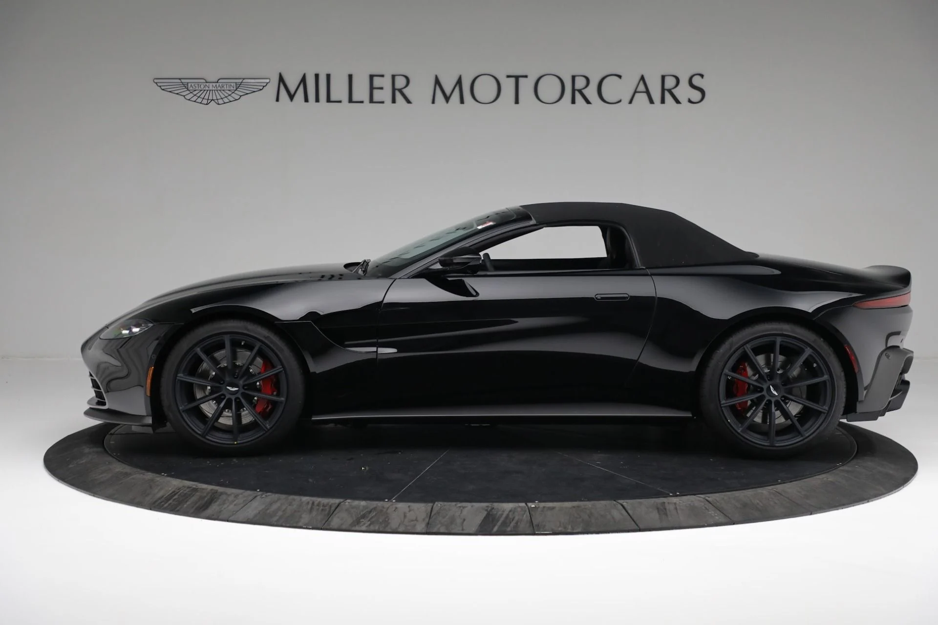 mph014_1025288483_Used_2021_Aston_Martin_Vantage_Roadster_0f988a46f3