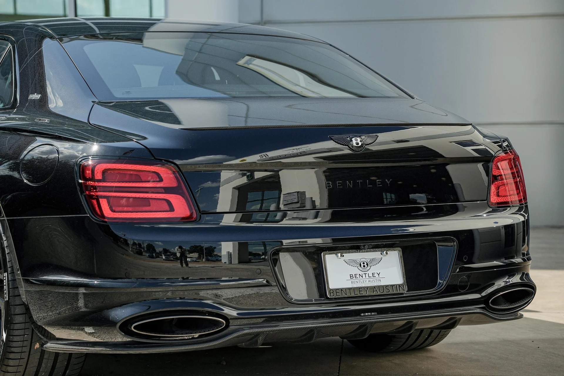 mph014_1030148135_Hi_Tech_Luxury_Imports_LLC_SCBBR_6_ZG_1_SC_022806_image_14_542e321c2a