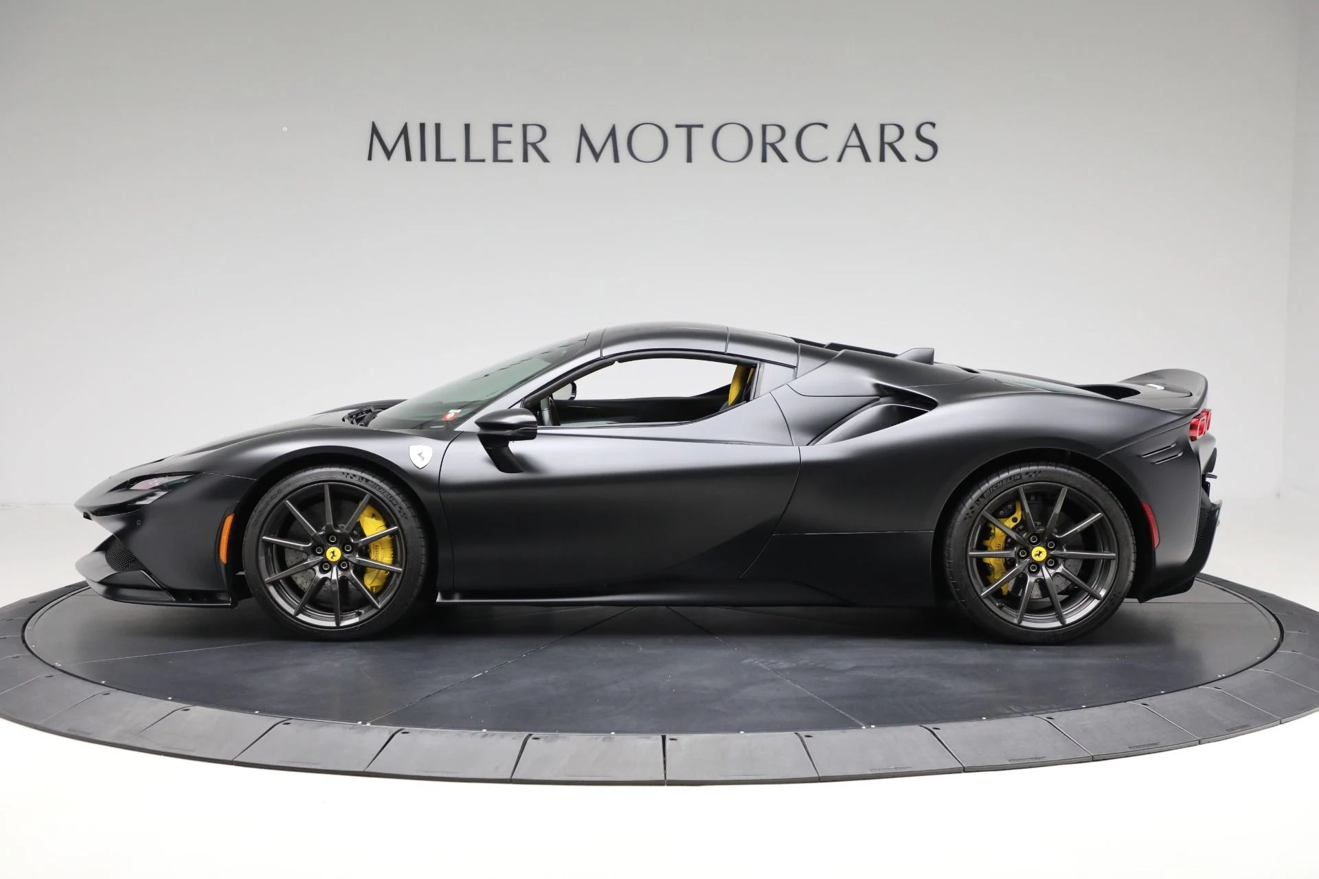 mph014_1031903826_Used_2022_Ferrari_SF_90_Spider_d7ce51ba27
