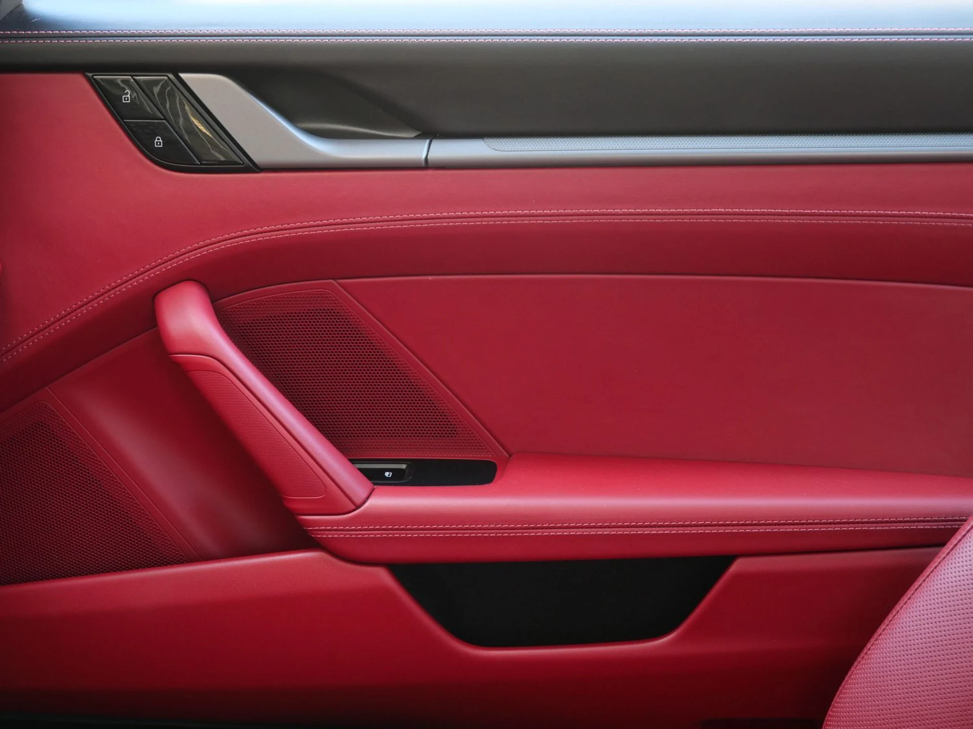 mph014_1032604624_551055ce232d6ed47c5f53961095e878x_5b9fe12c39