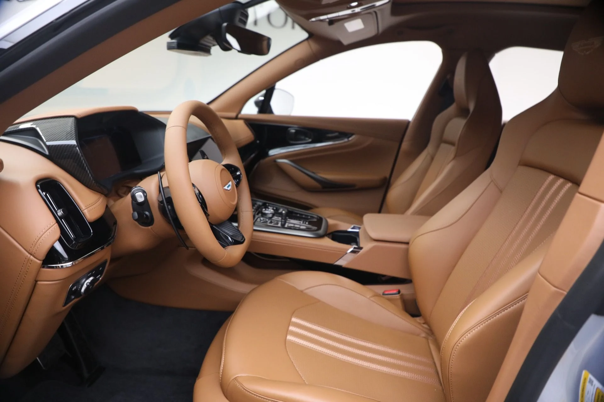 mph014_1040011990_New_2026_Aston_Martin_DBX_707_1767986593_df1a9e7d2e