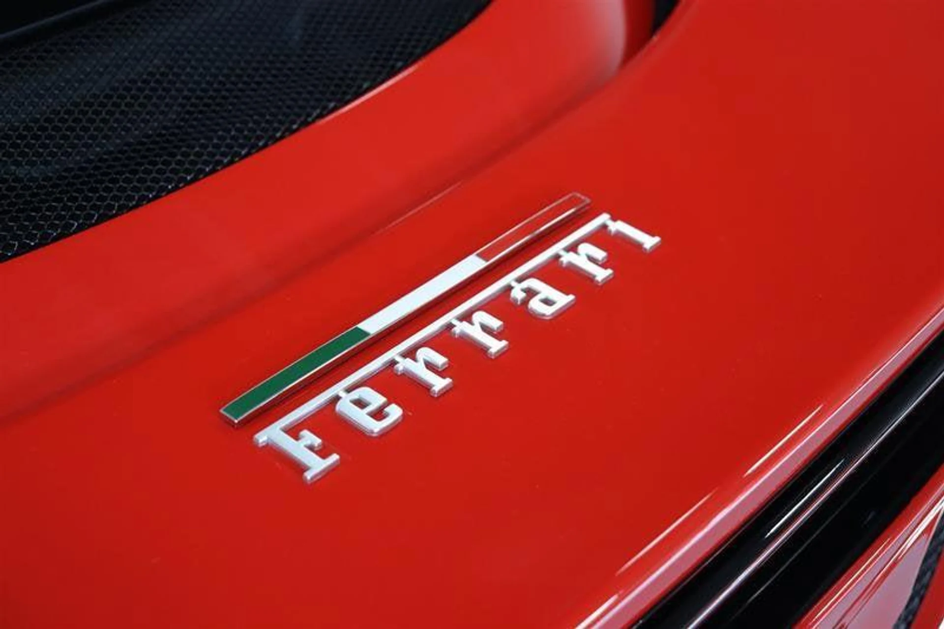 mph014_1046069200_Used_2023_Ferrari_296_GTS_Base_1785931035_0f061c3397
