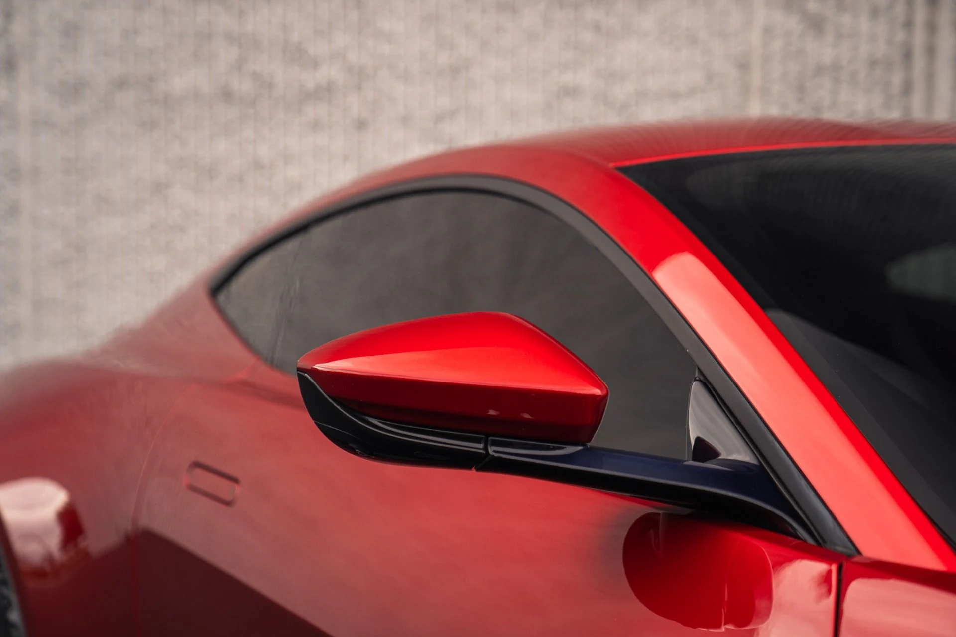 mph014_1046432445_Used_2019_Aston_Martin_Vantage_Painted_Hyper_Red_1790717746_425f7e66db