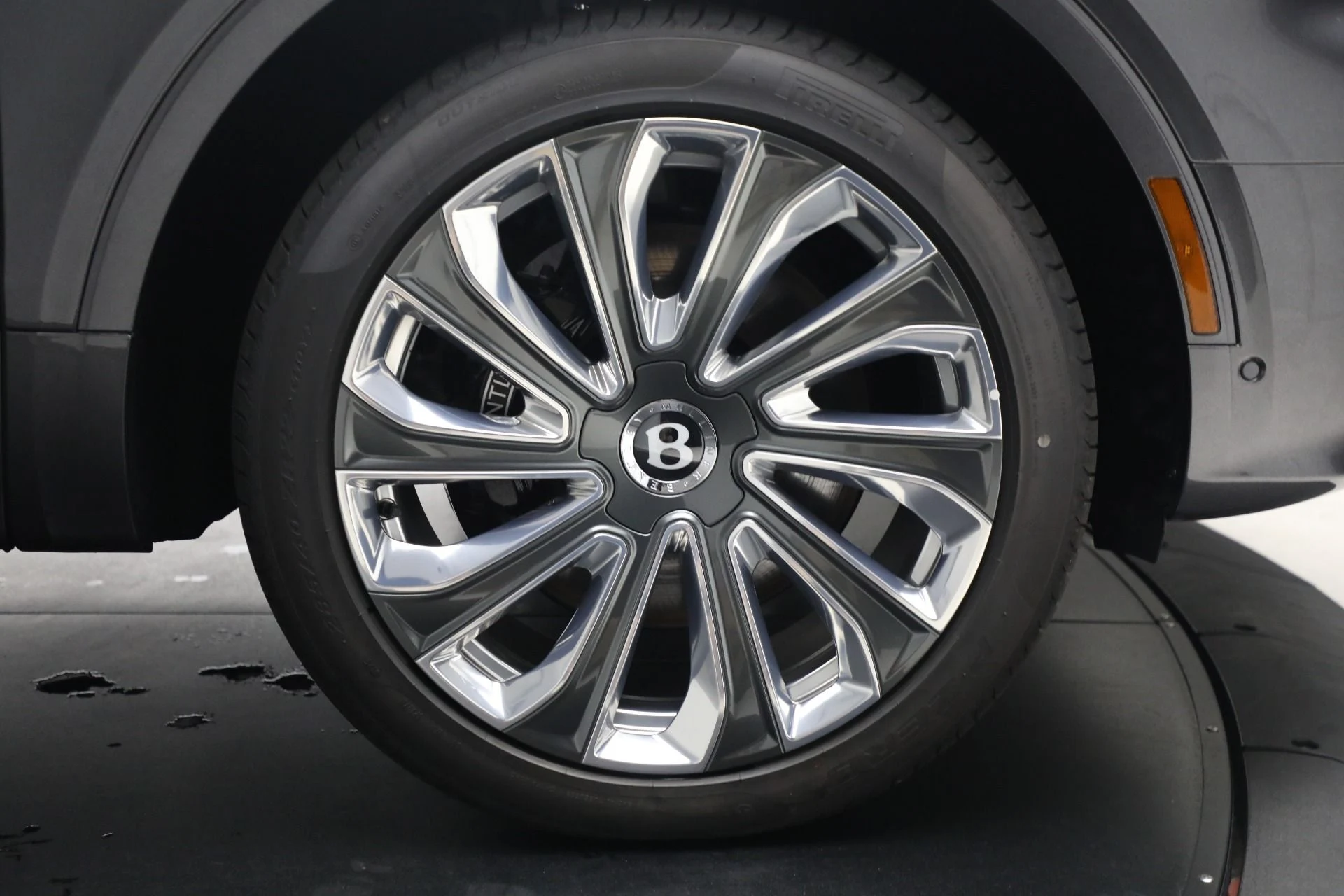 mph014_1046739142_New_2025_Bentley_Bentayga_EWB_Mulliner_V8_2f4109657b