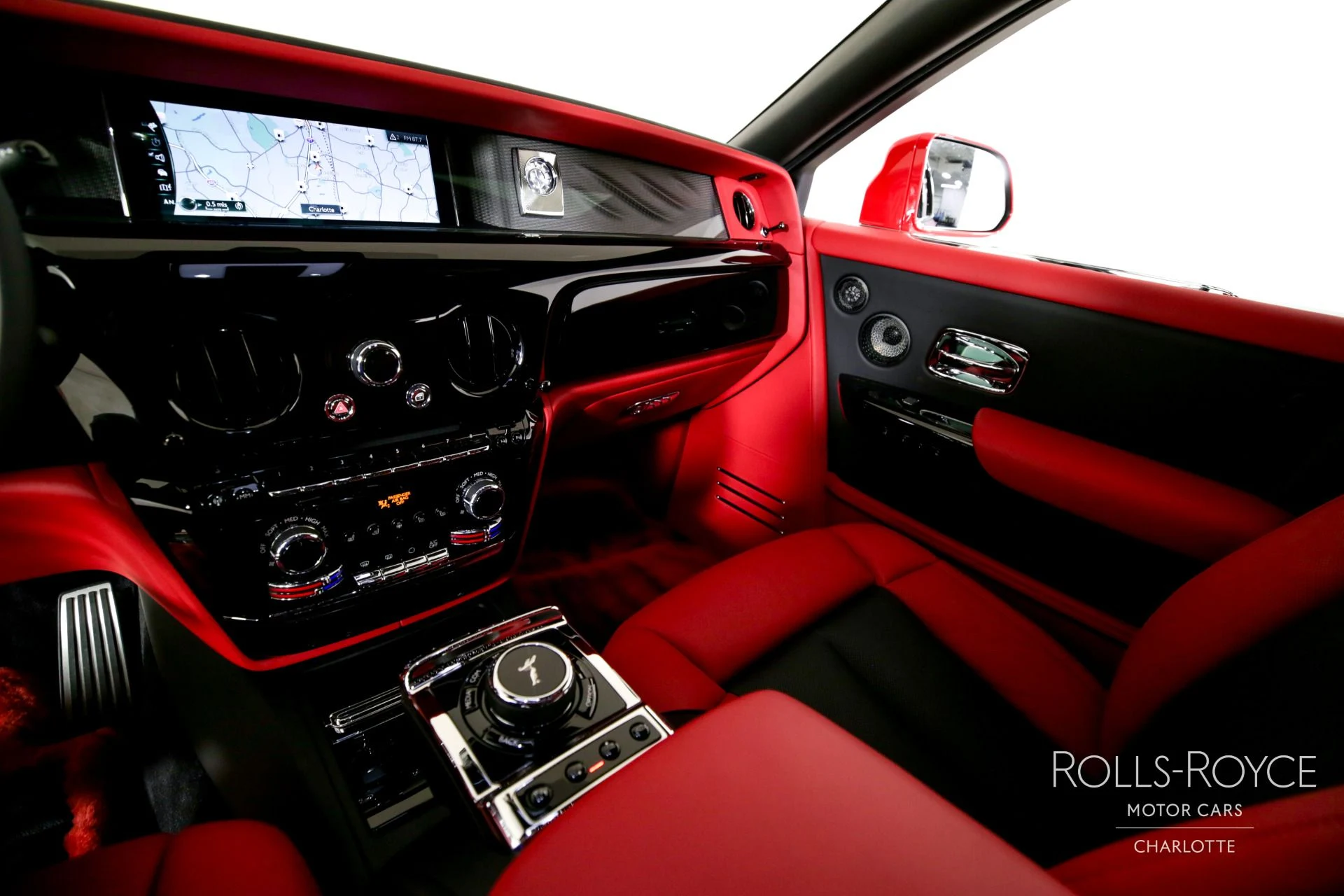 mph014_1055506773_Used_2024_Rolls_Royce_Phantom_EWB_1745331546_4e6f224bca