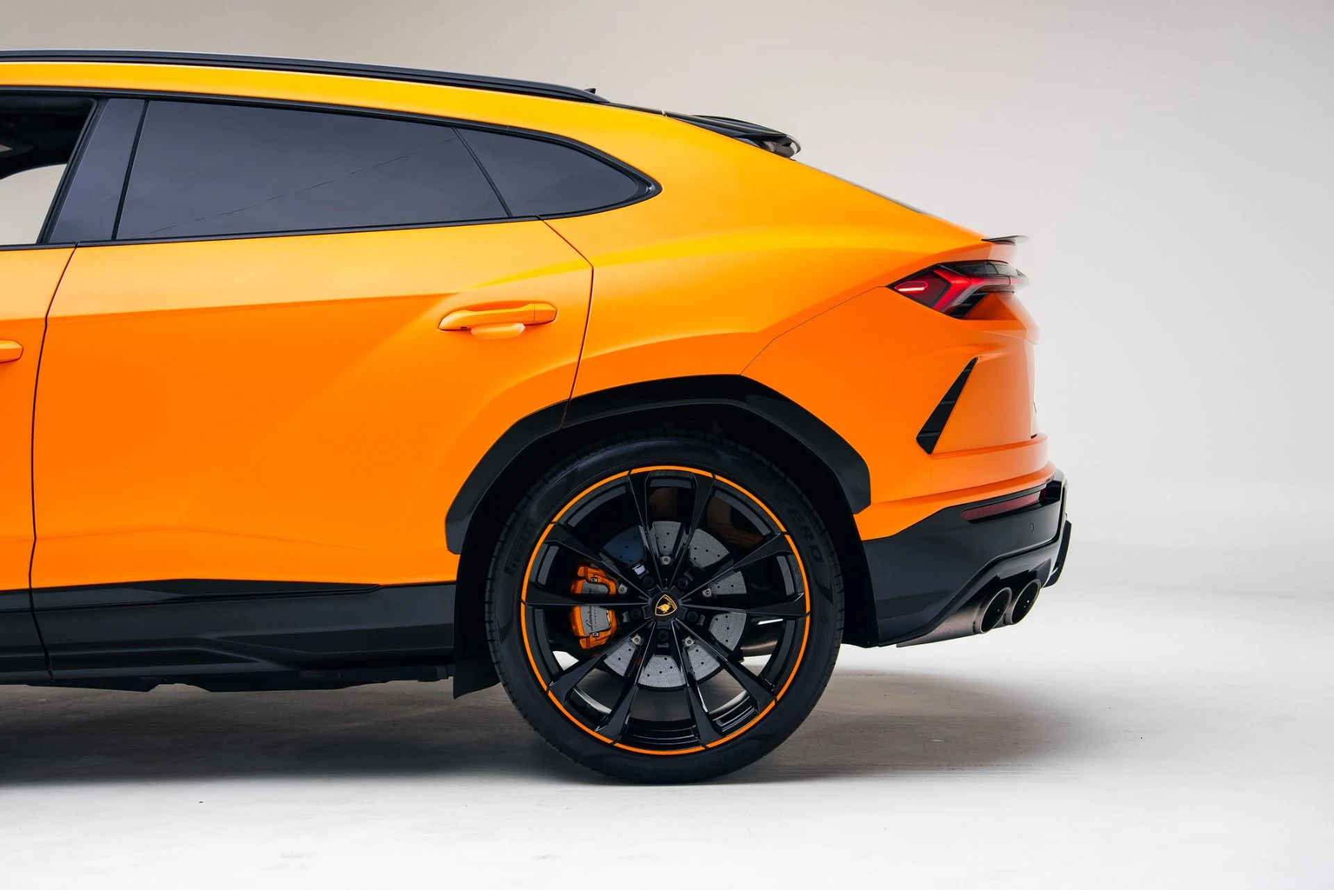 mph014_1060172807_Used_2022_Lamborghini_Urus_1765496956_48176e7df4