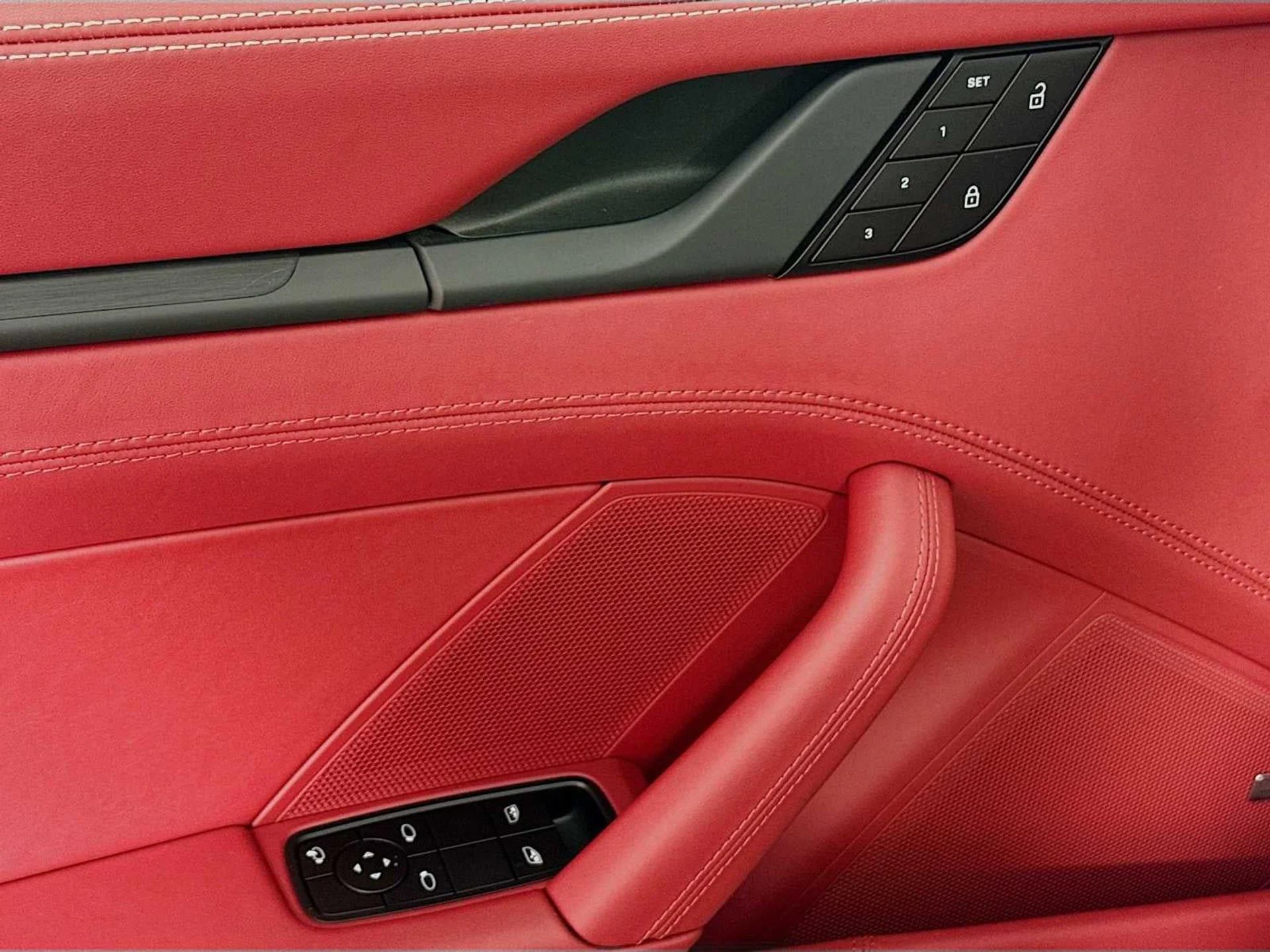 mph014_1062021643_15_9867cbcb79