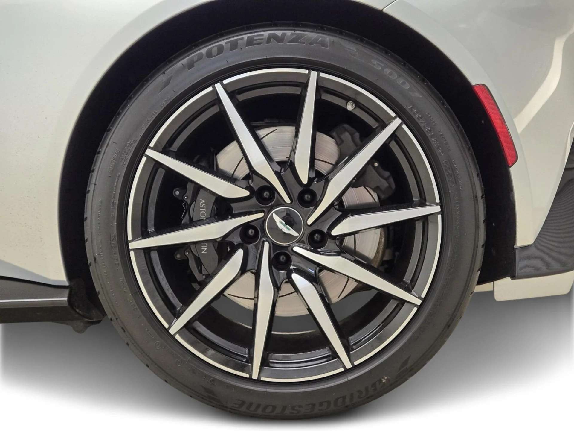 mph014_106604846_Used_2019_Aston_Martin_Vantage_1756191180_fa2a602ff1