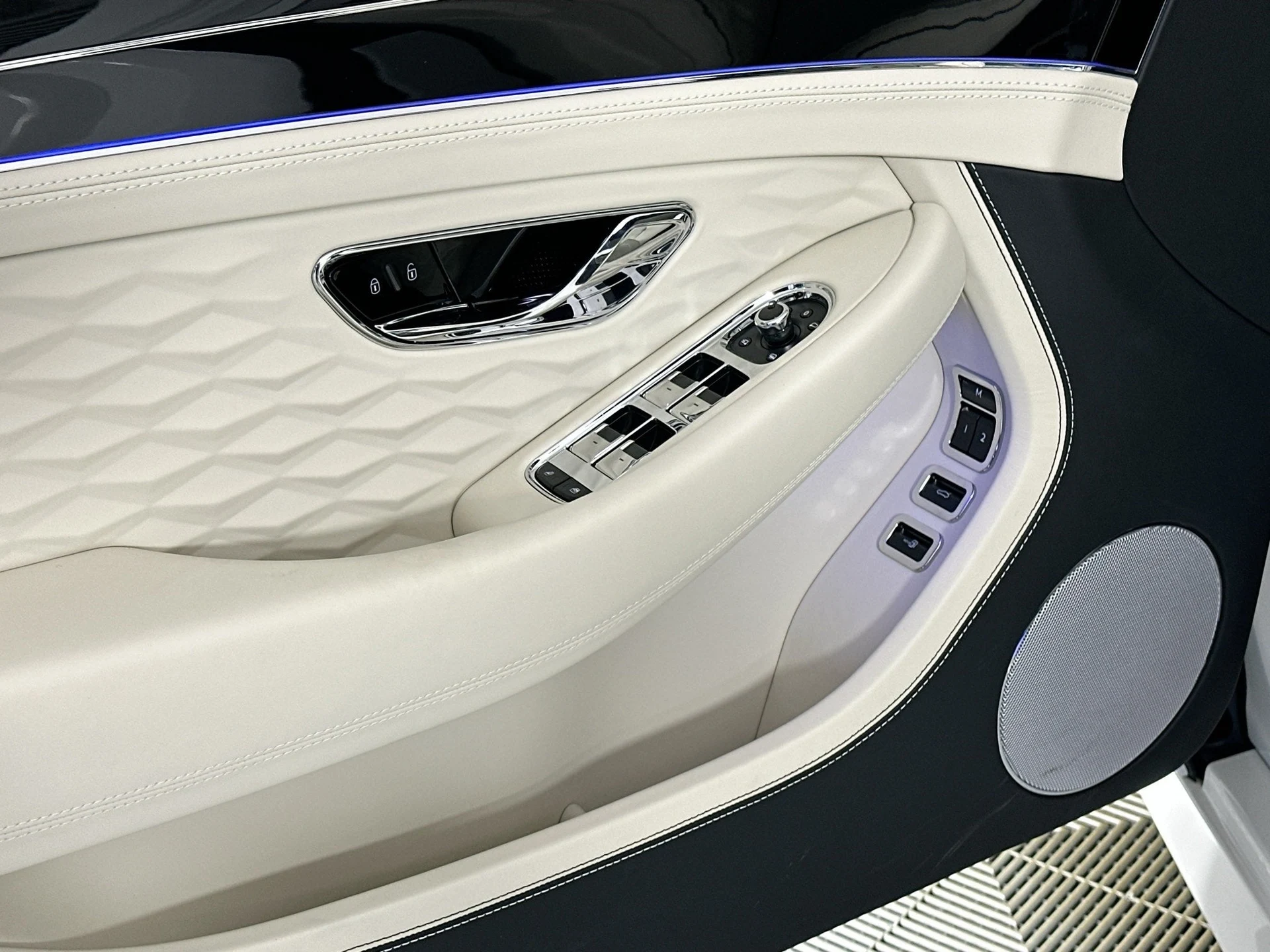 mph014_1066353506_15_bac13dbe47