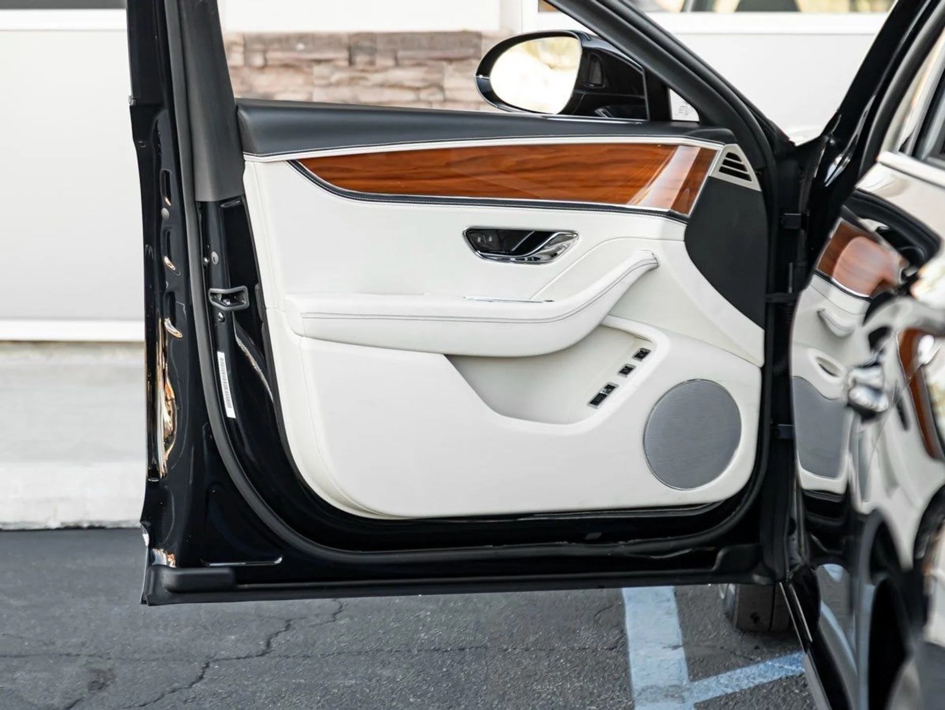 mph014_106693074_15_4ae95a023f