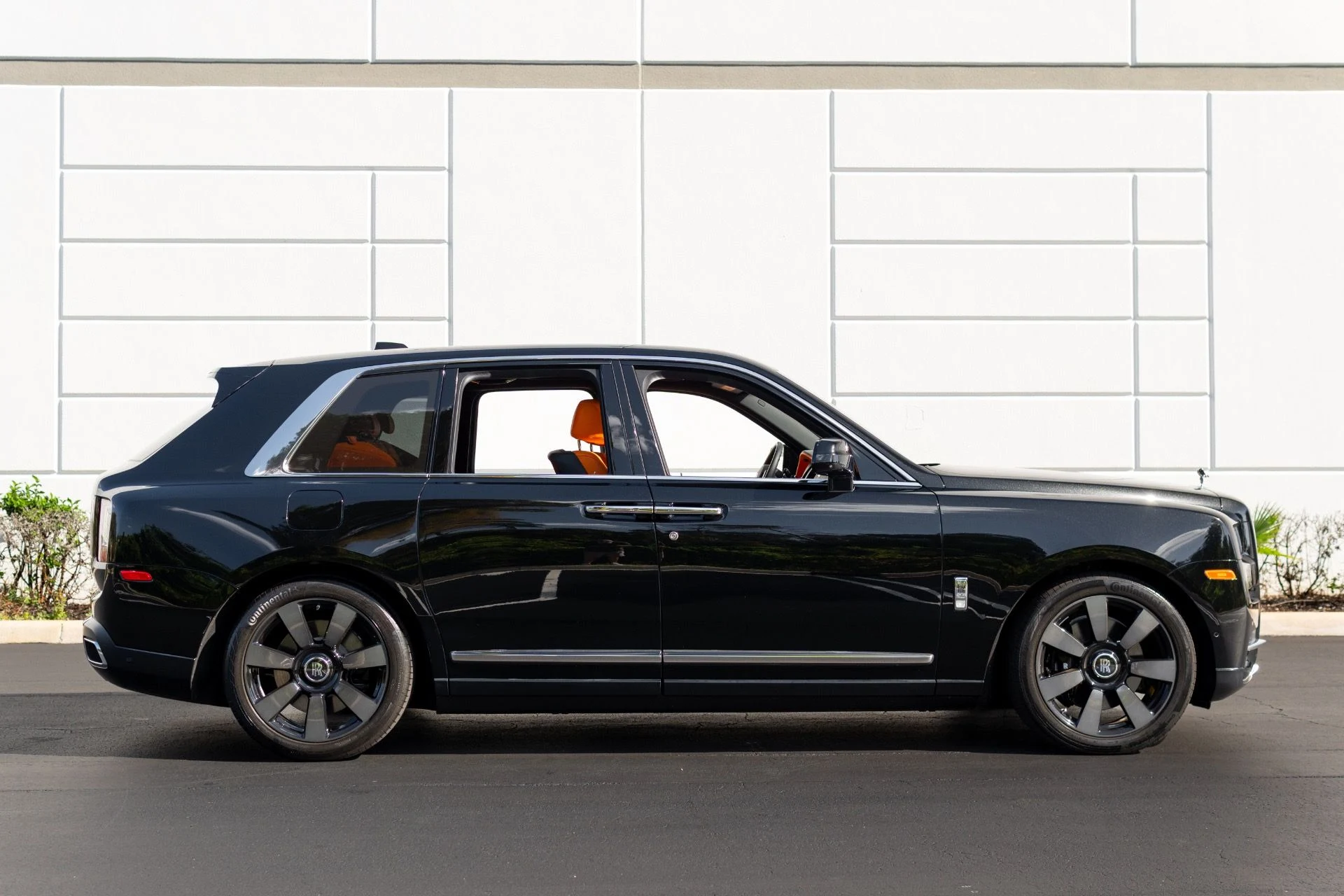 mph014_1067288166_Used_2019_Rolls_Royce_Cullinan_1769627245_cc9986a614