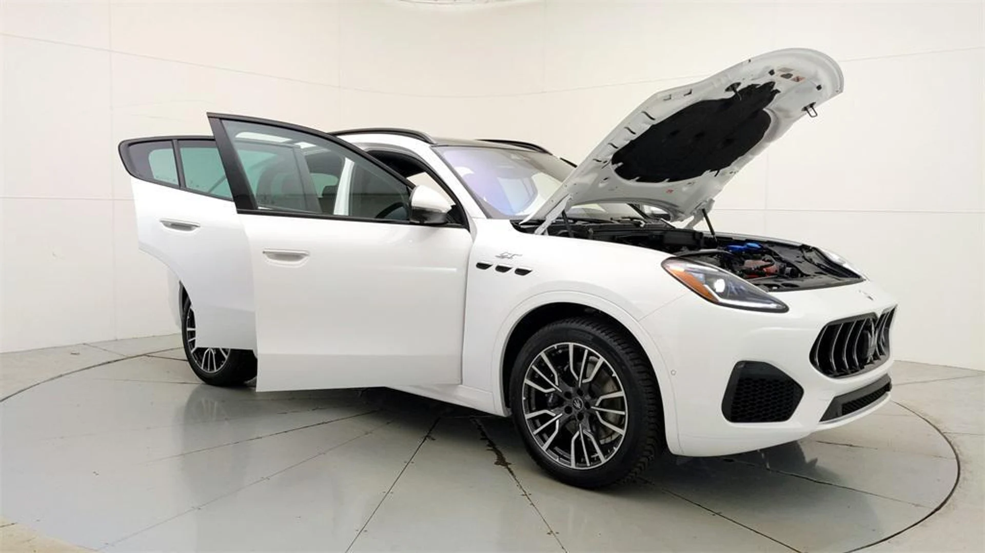 mph014_1071970412_HILNW_7_FT_20_Qd_VIP_2h_UK_9h_O840_b0429acd5e